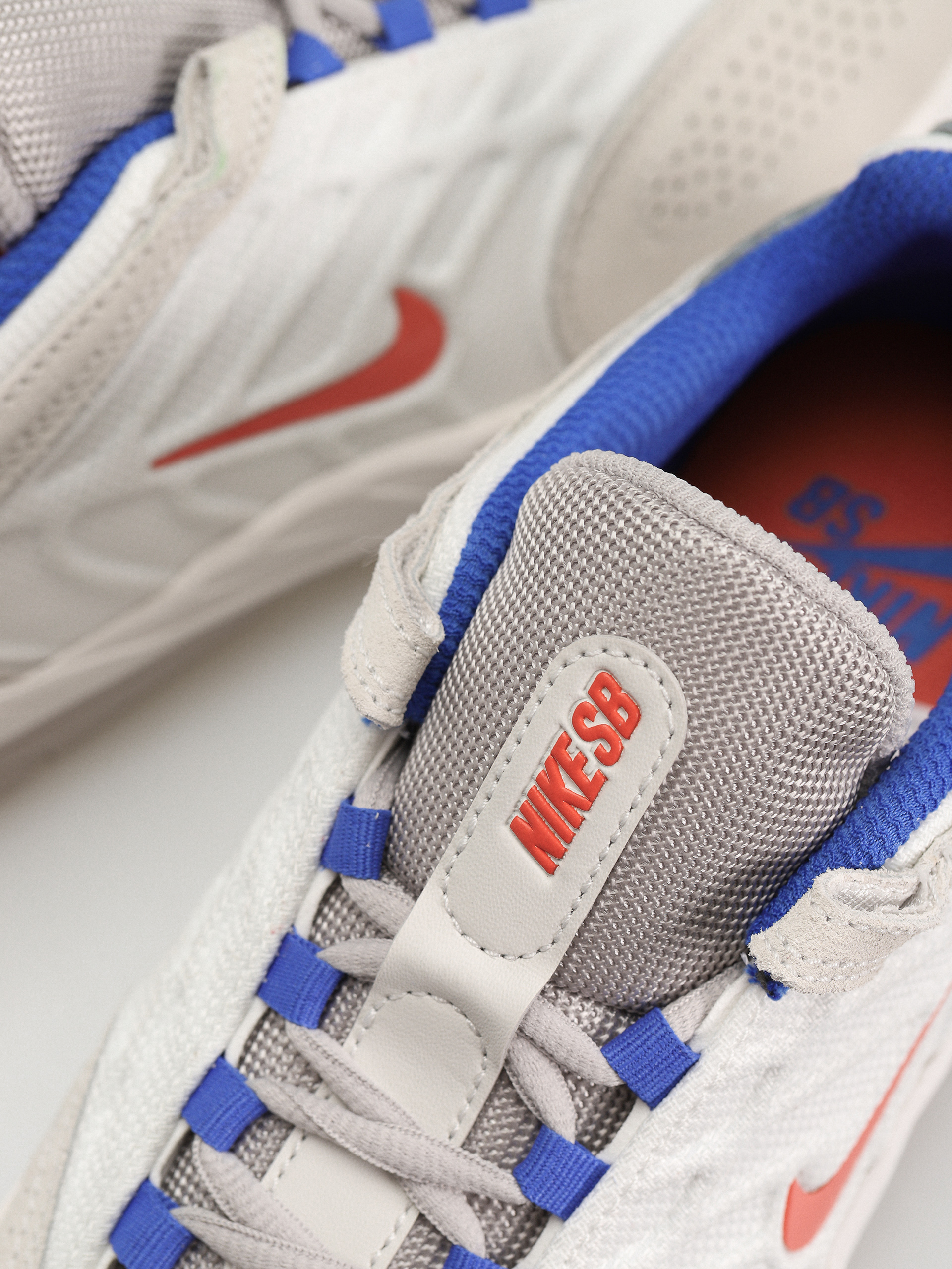 Buty Nike SB Vertebrae (summit white/cosmic clay platinum tint)