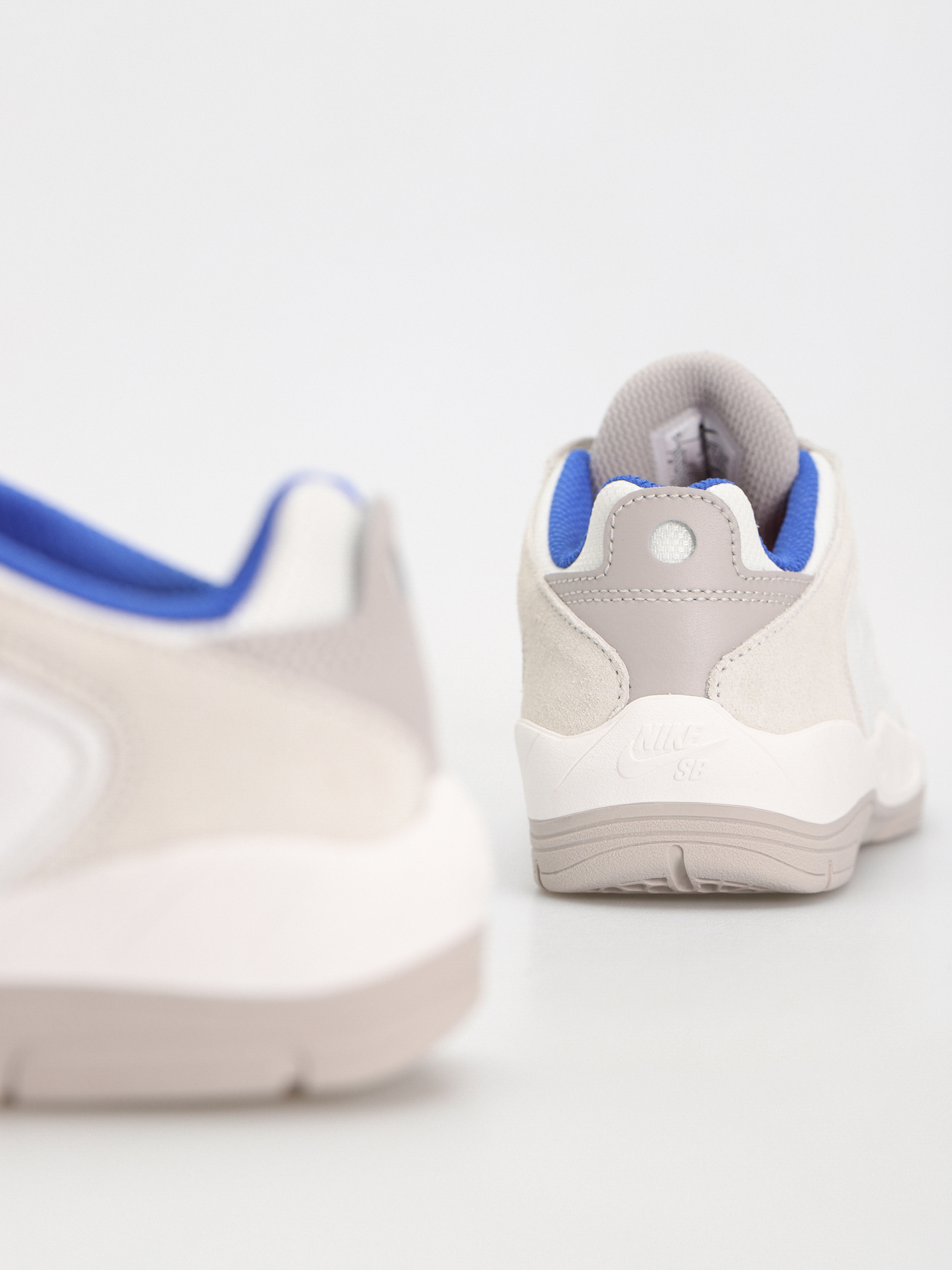 Buty Nike SB Vertebrae (summit white/cosmic clay platinum tint)