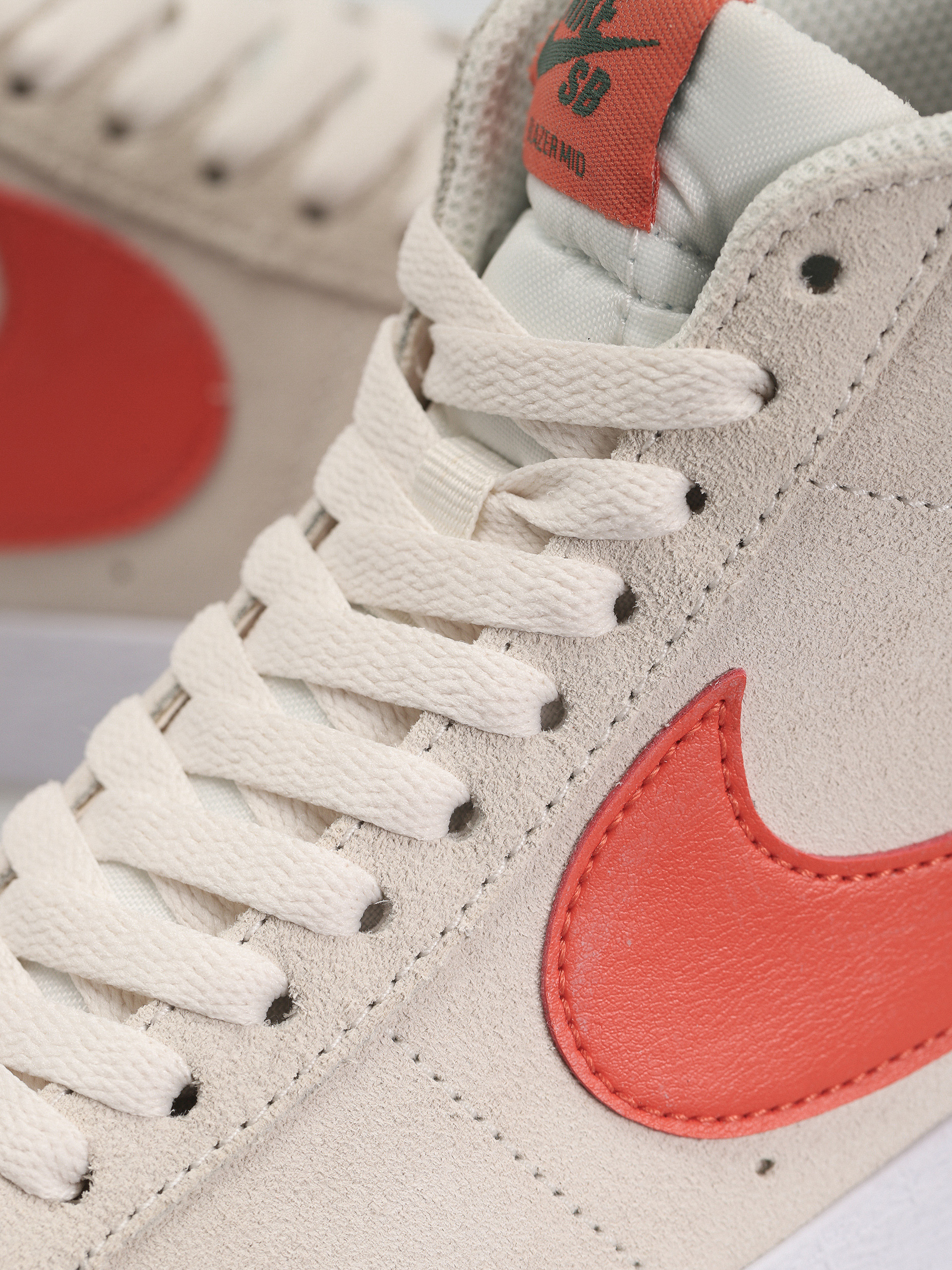 Buty Nike SB Zoom Blazer Mid (phantom/cosmic clay white fir)
