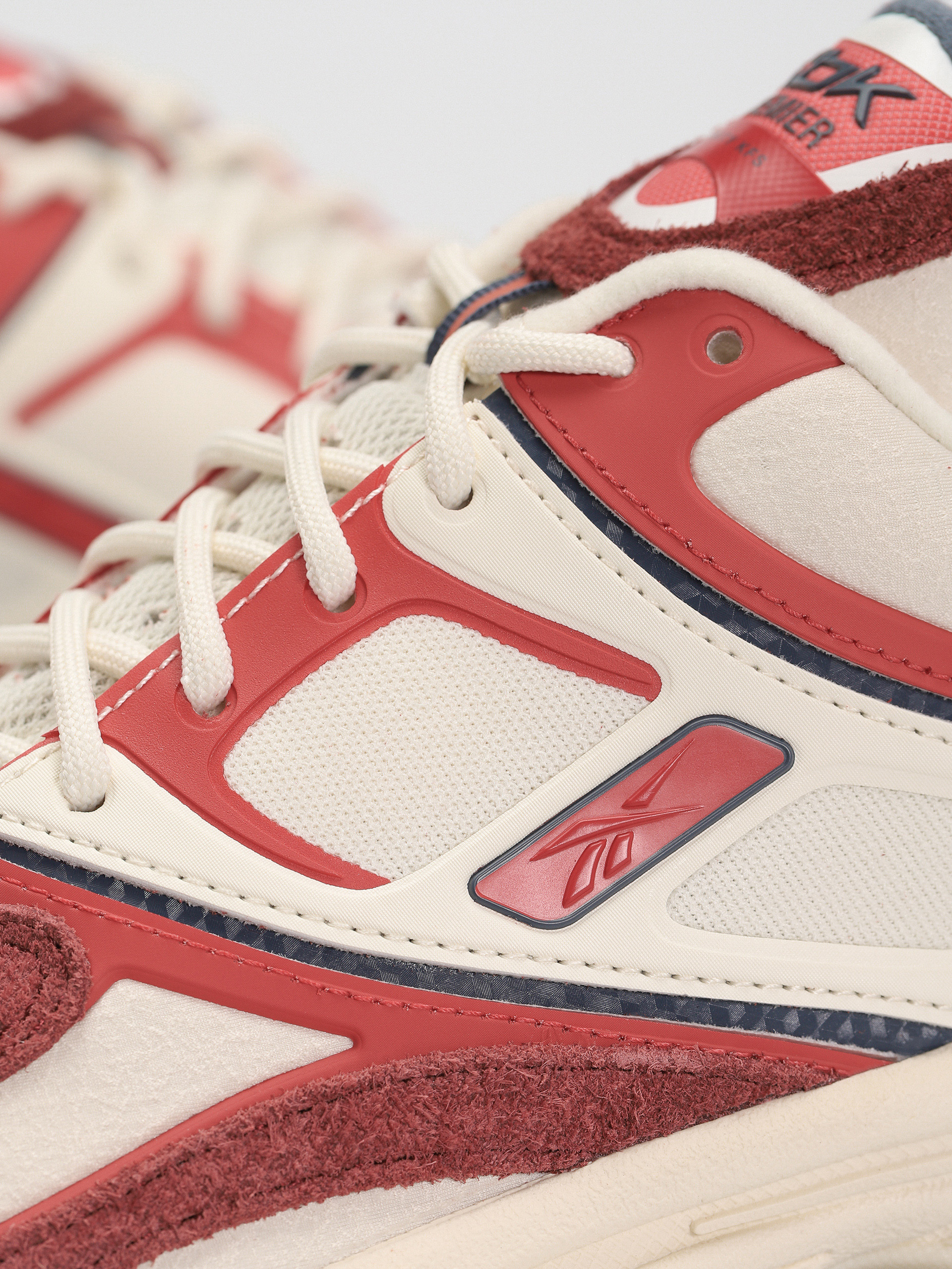 Buty Reebok Rbk Premier Trinity (vntgchlk/rggdmarn/rylslt)