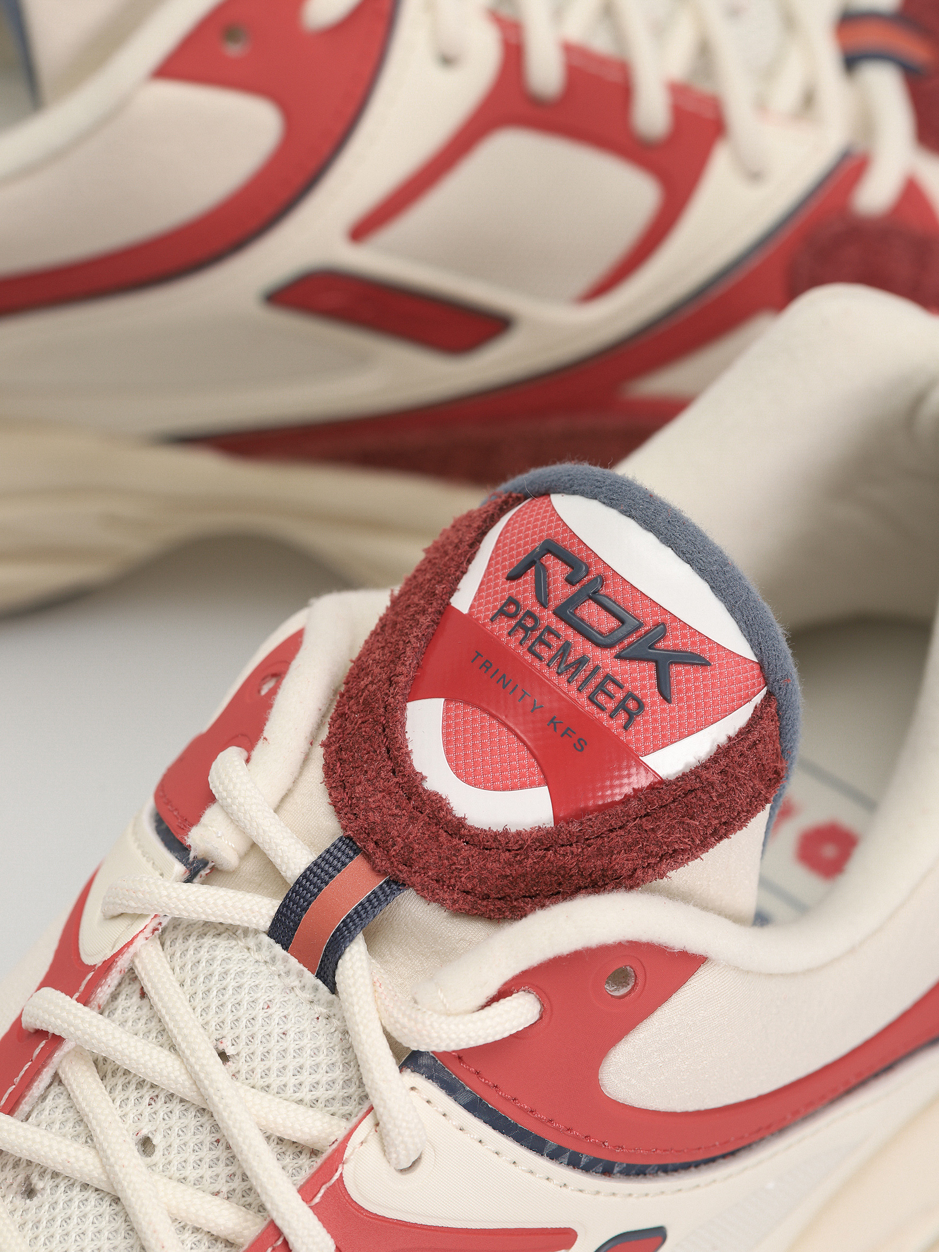 Buty Reebok Rbk Premier Trinity (vntgchlk/rggdmarn/rylslt)