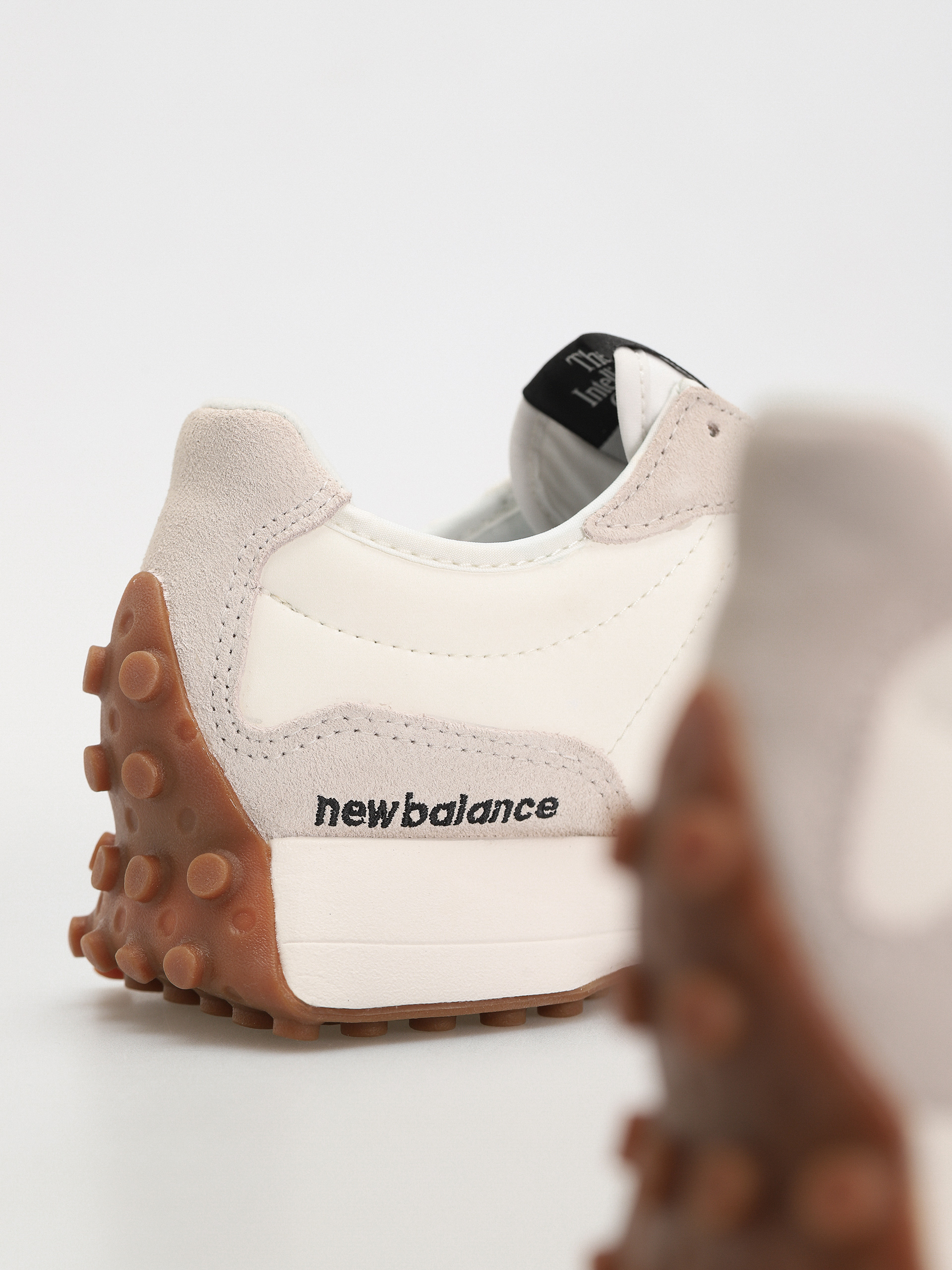 Buty New Balance 327 Wmn (moonbeam)