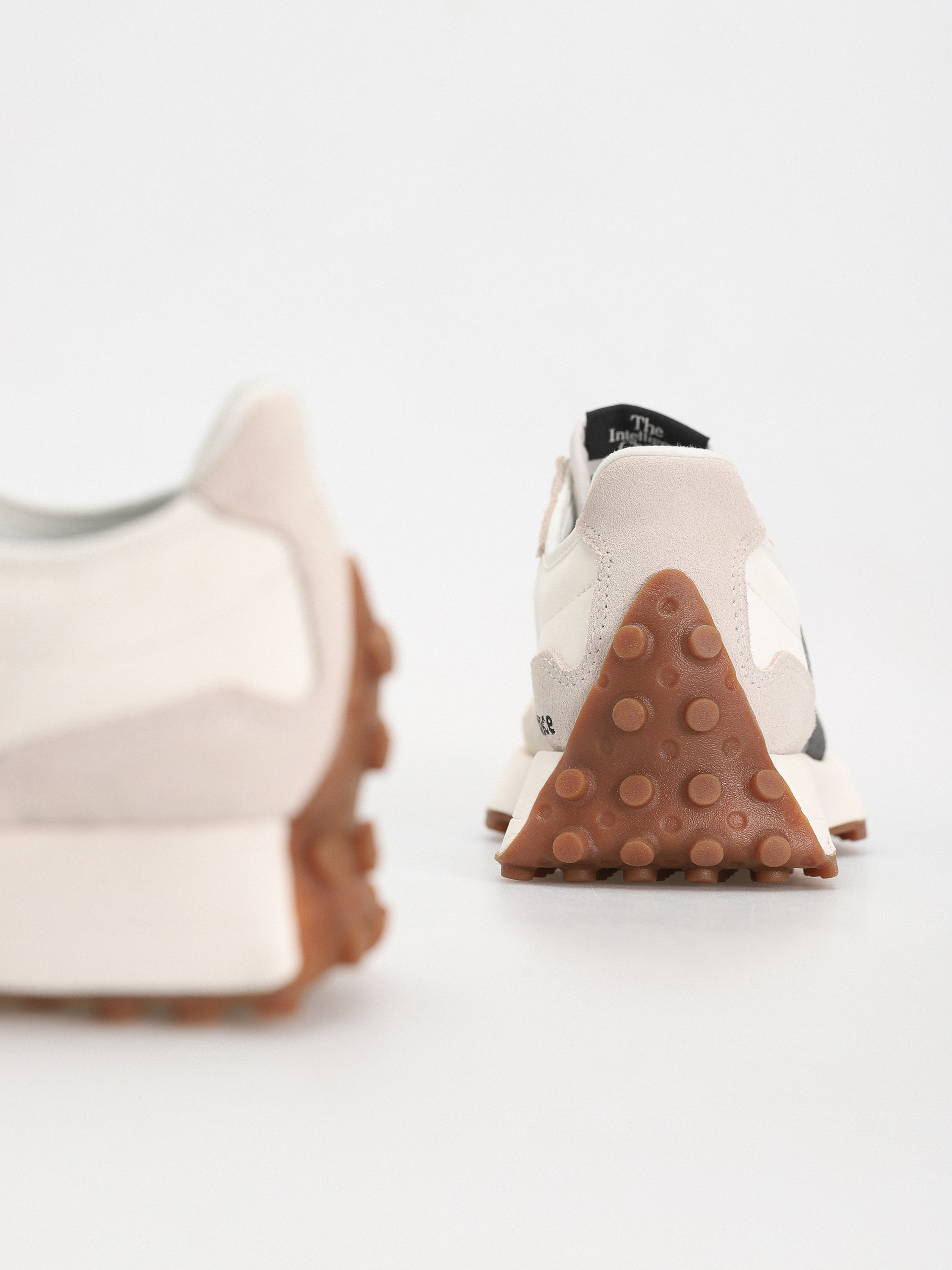 Buty New Balance 327 Wmn (moonbeam)