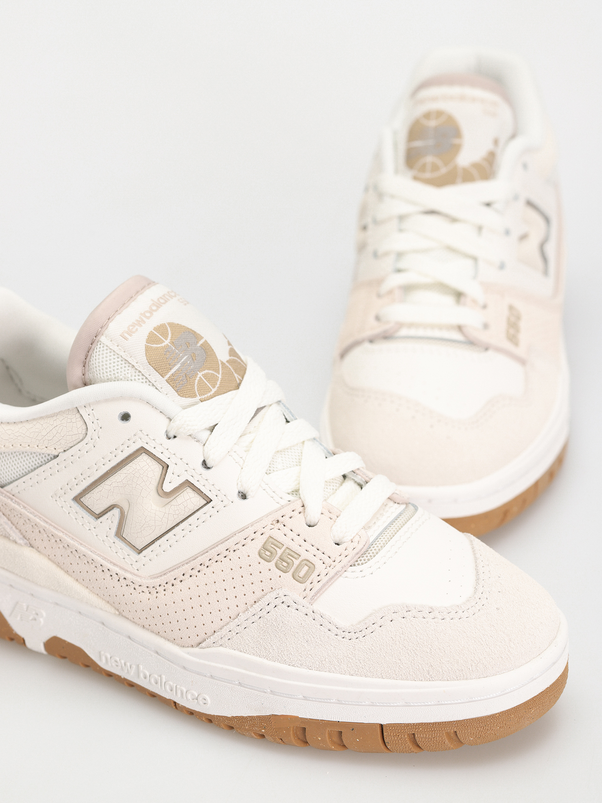 Buty New Balance 550 Wmn (sea salt white gum)