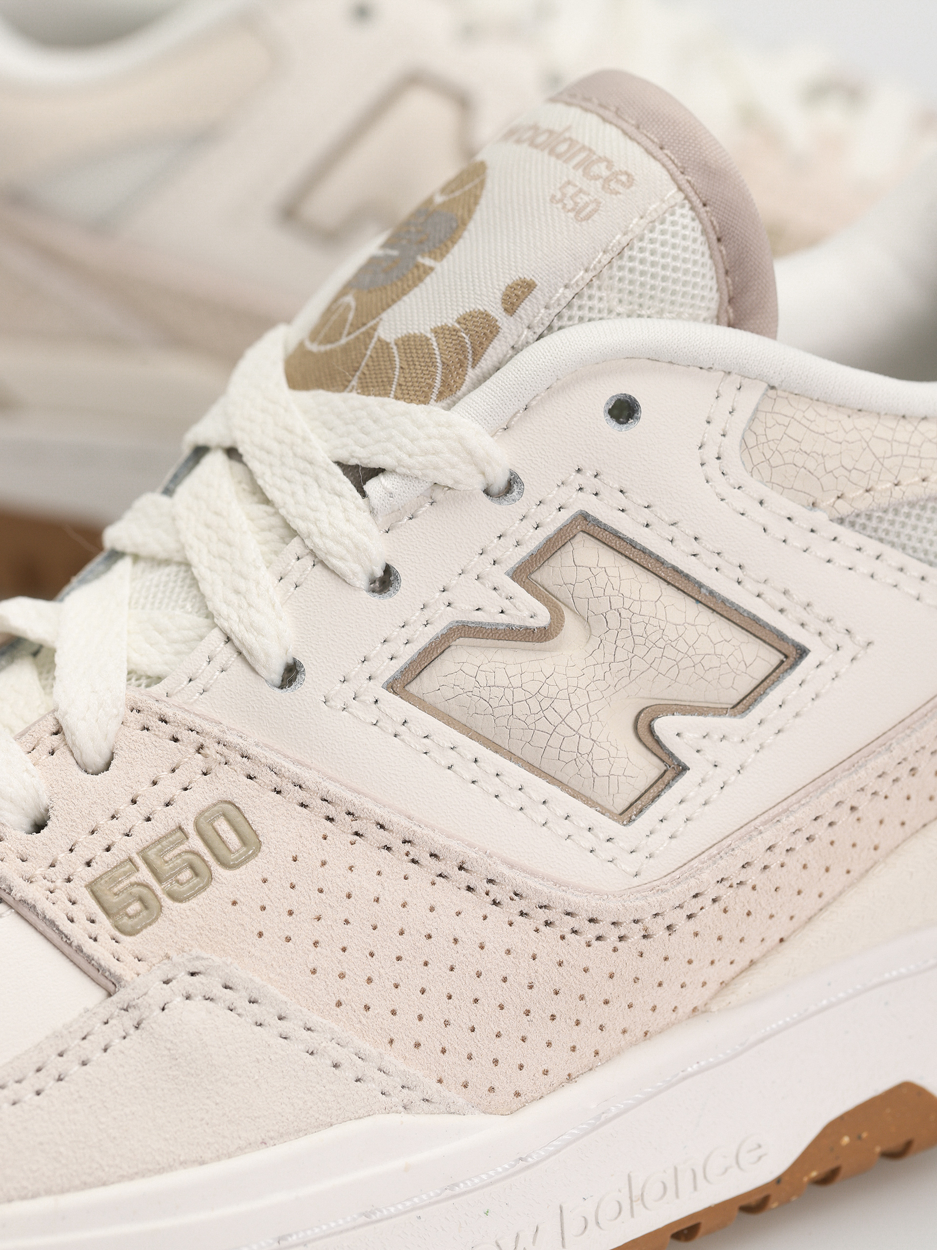 Buty New Balance 550 Wmn (sea salt white gum)