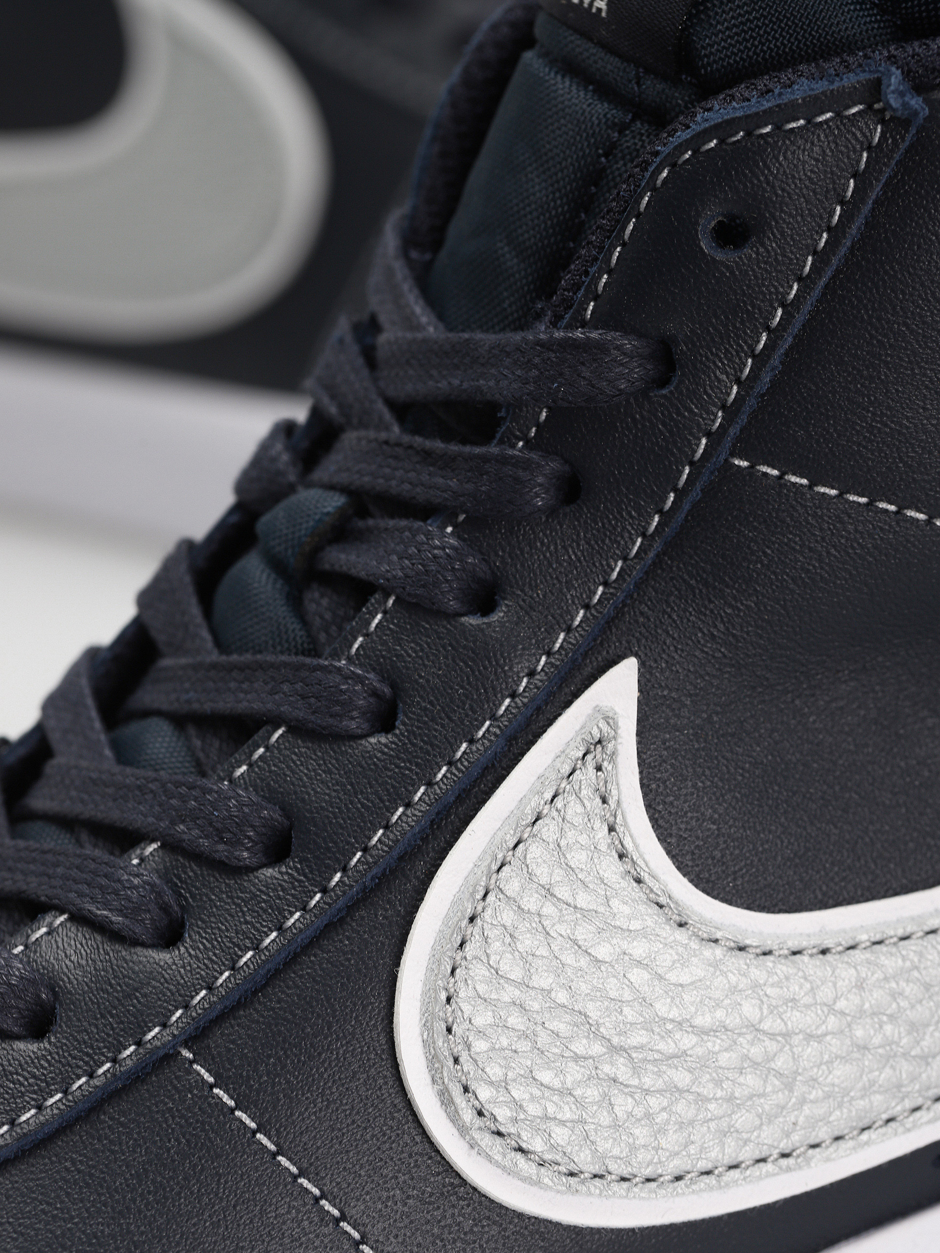 Buty Nike SB Zoom Blazer Mid Mason Silva QS (dark obsidian/metallic silver white)