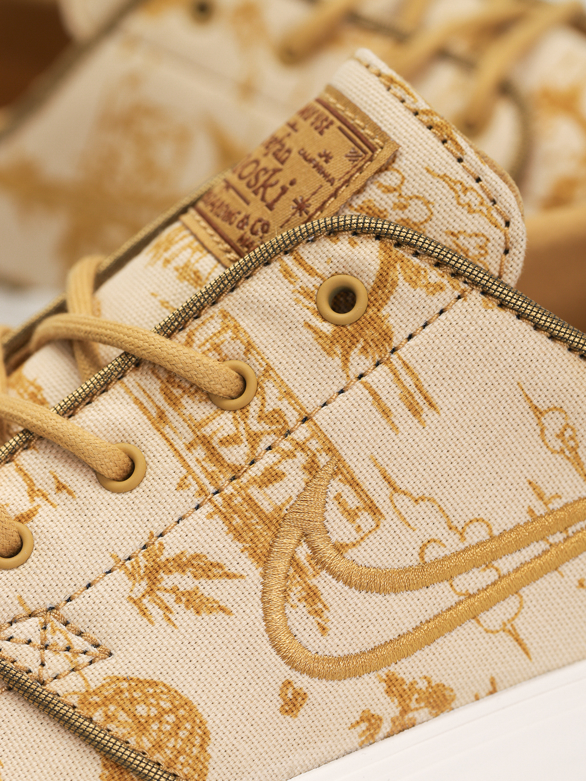 Buty Nike SB Zoom Janoski Og+ Premium (sesame/flt gold bronzine sail)