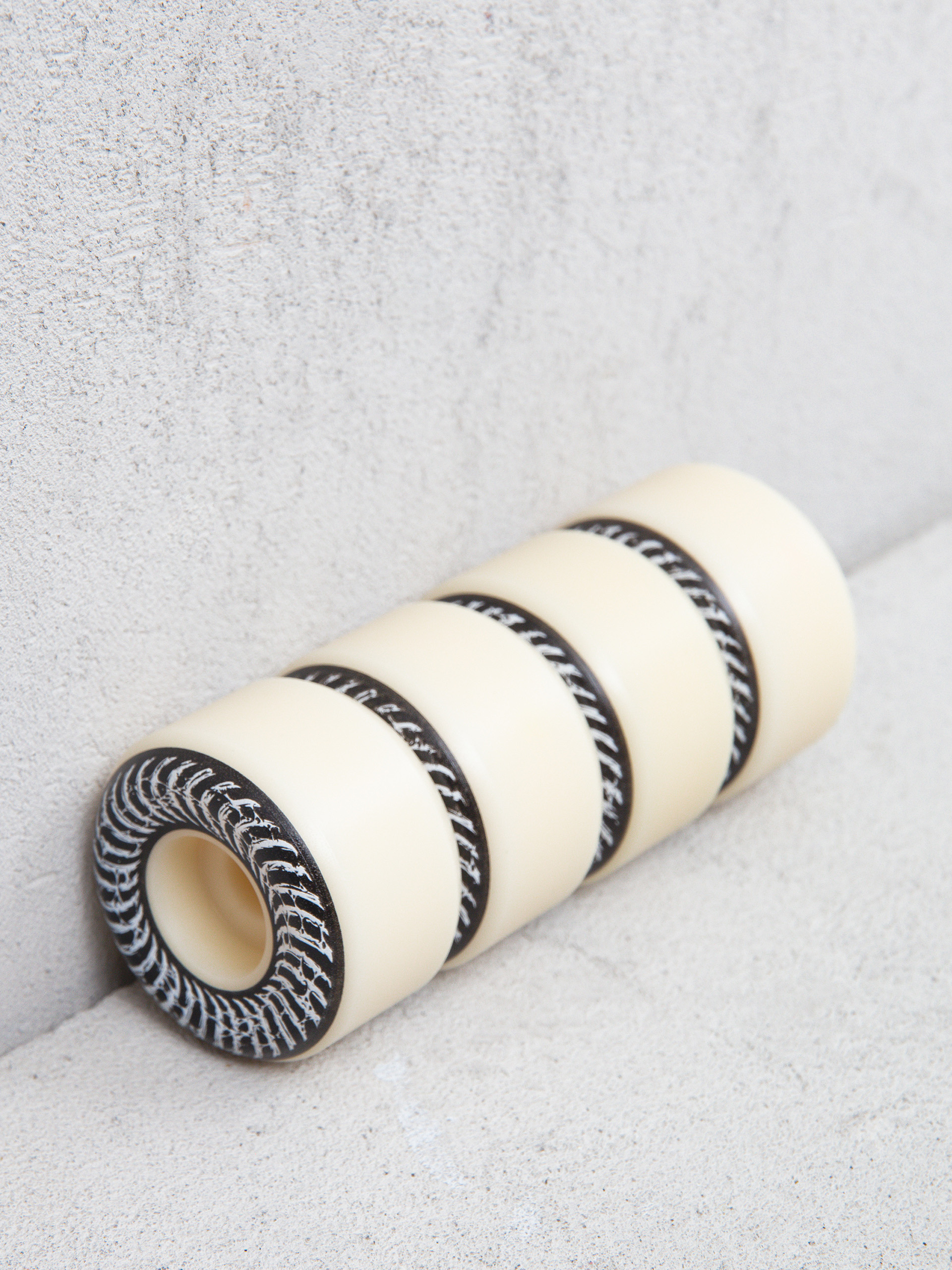 Kółka Spitfire F4 99D Conical Full Decay (natural/black)