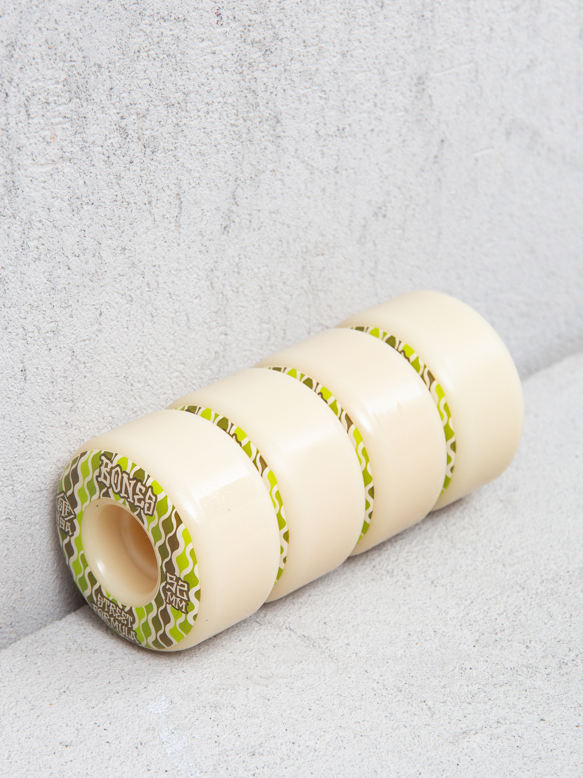 Kółka Bones Retros STF V2 Locks 99A (white/green)