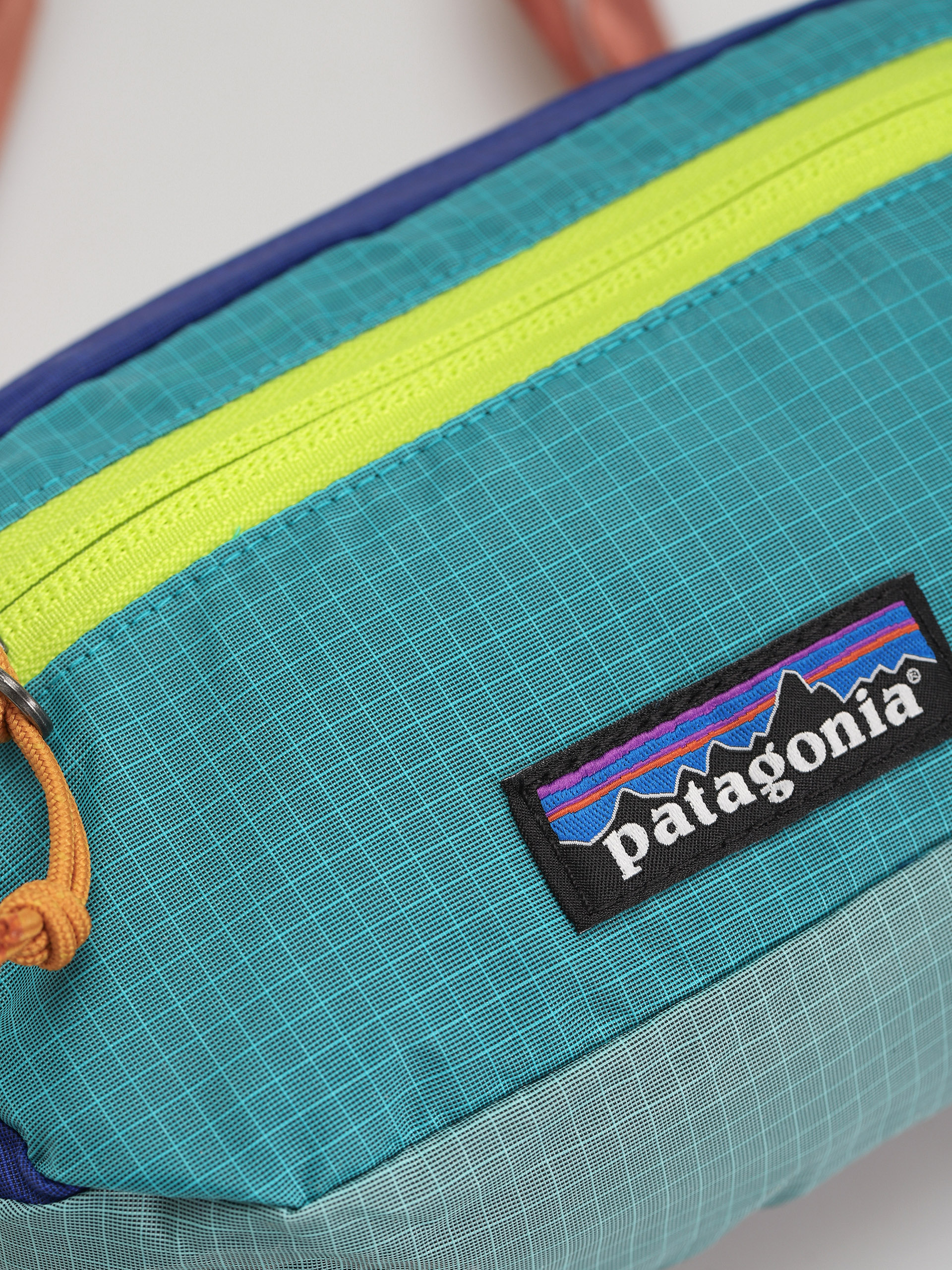 Nerka Patagonia Ultralight Black Hole Mini Hip Pack (patchwork subtidal blue)