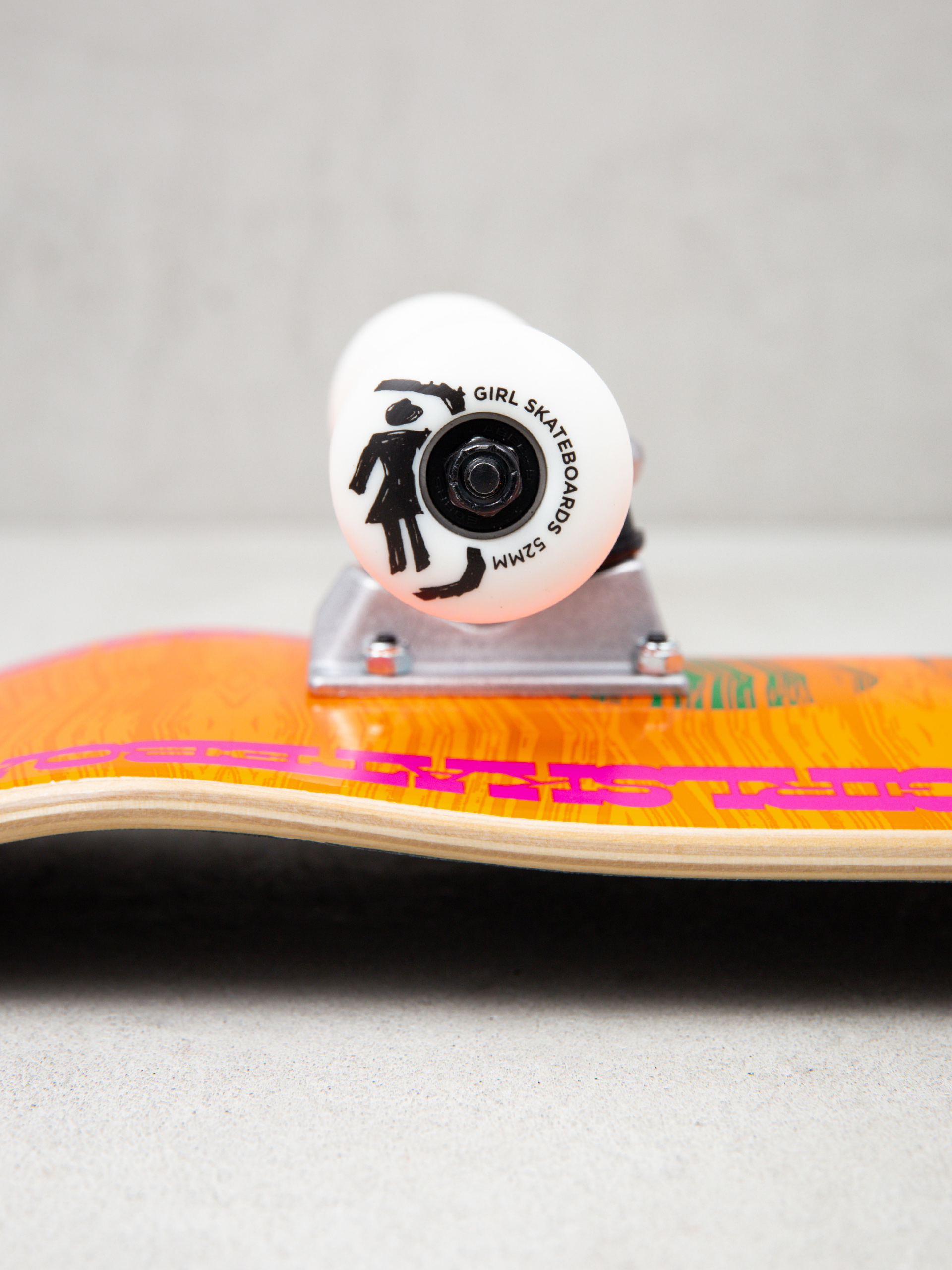 Deskorolka Girl Skateboard Gass Vibrations (orange)