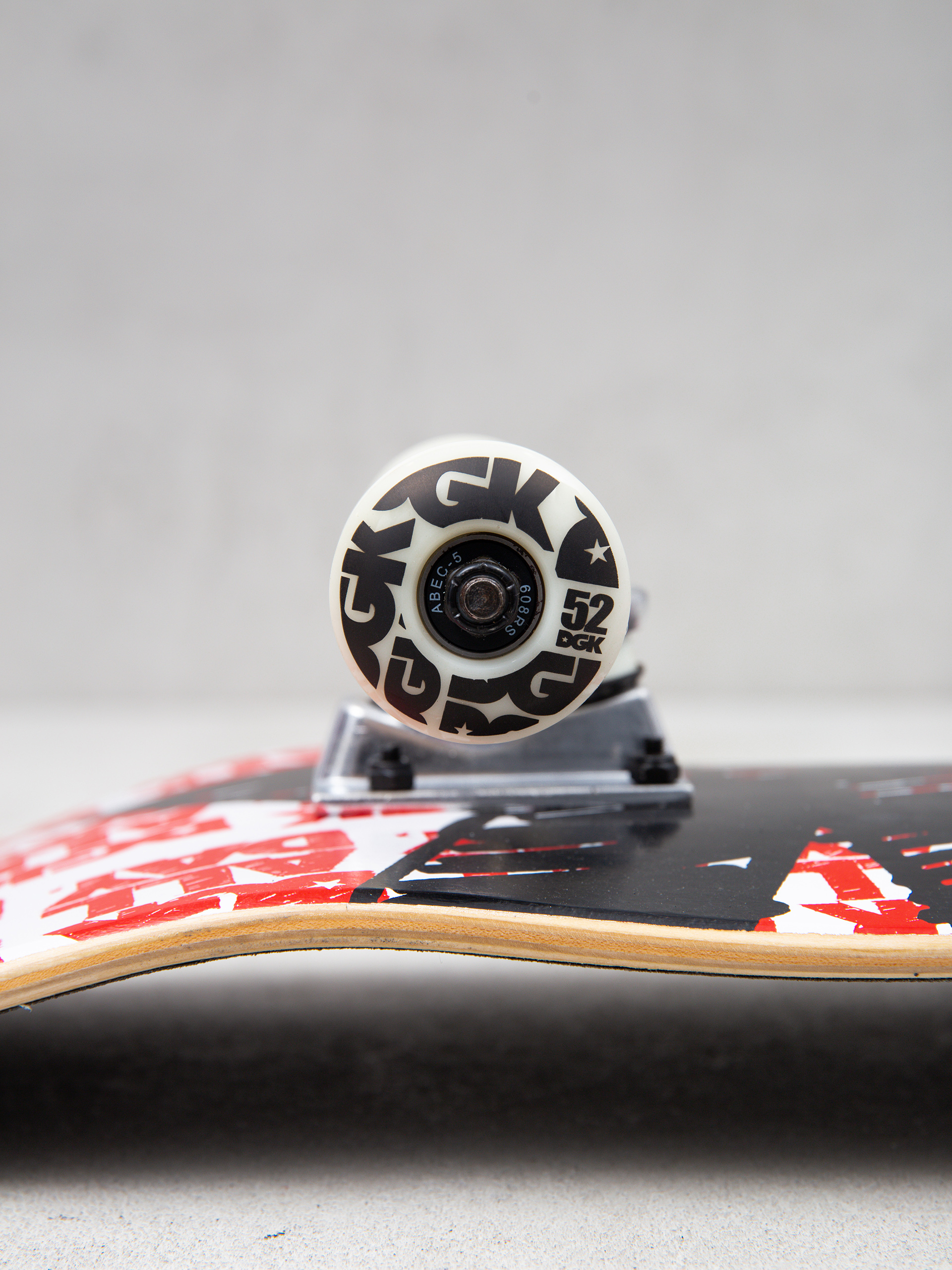 Deskorolka DGK Scribble (white/black/red)