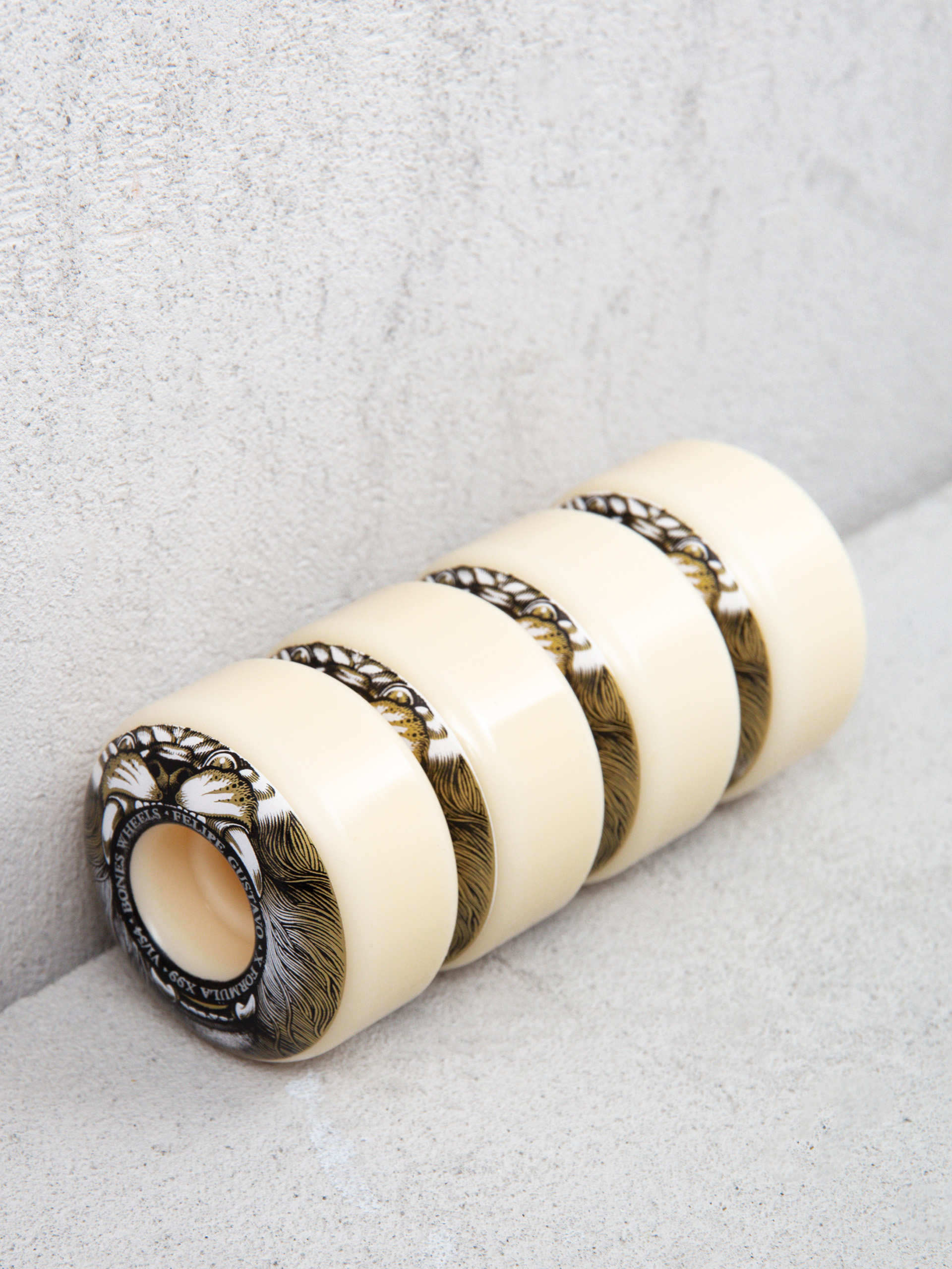 Kółka Bones X Formula Gustavo Mane Event V1 Standard 99A (natural/gold/black)