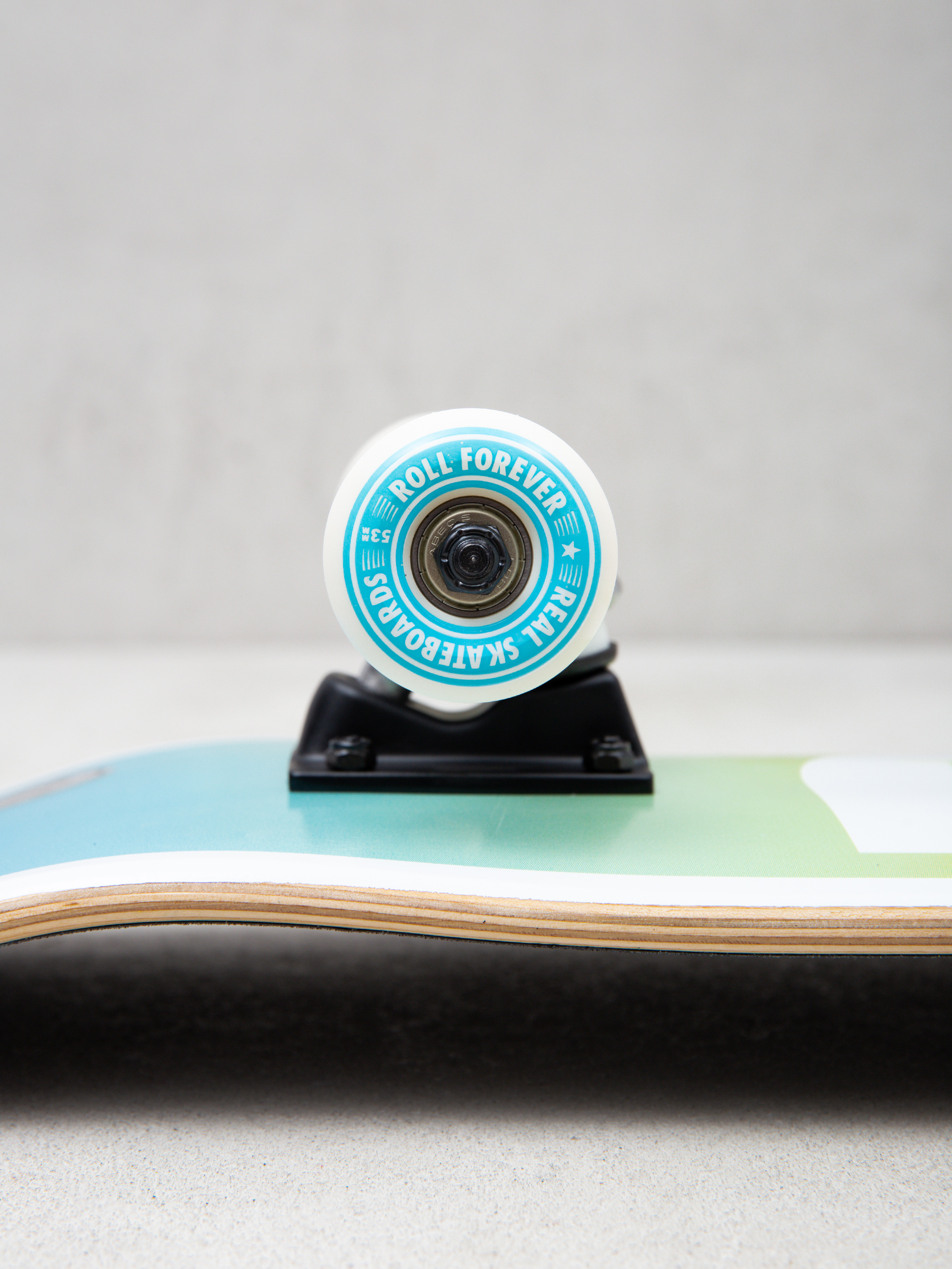 Deskorolka Real Be Free Fade (blue/yellow/pink)