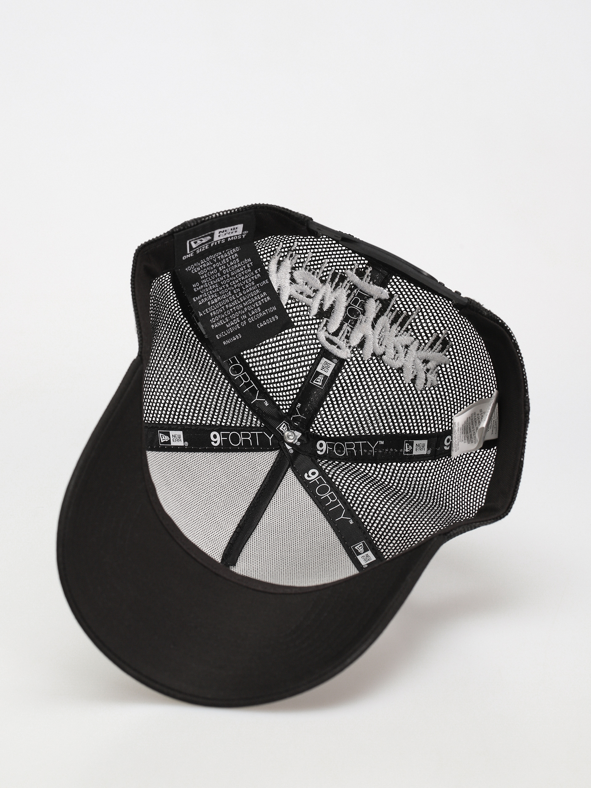 Czapka z daszkiem New Era Graphic Trucker (black/white)