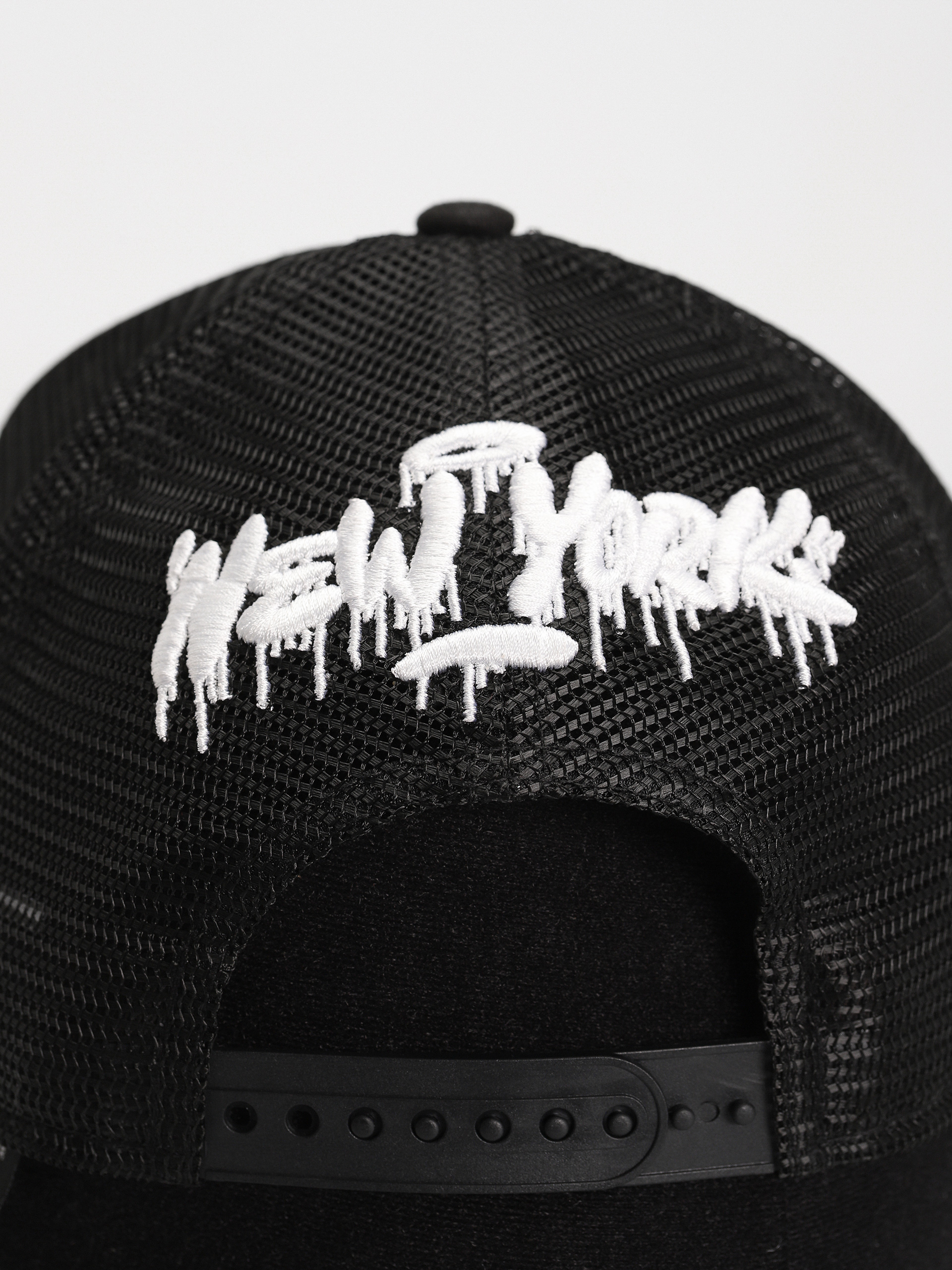 Czapka z daszkiem New Era Graphic Trucker (black/white)
