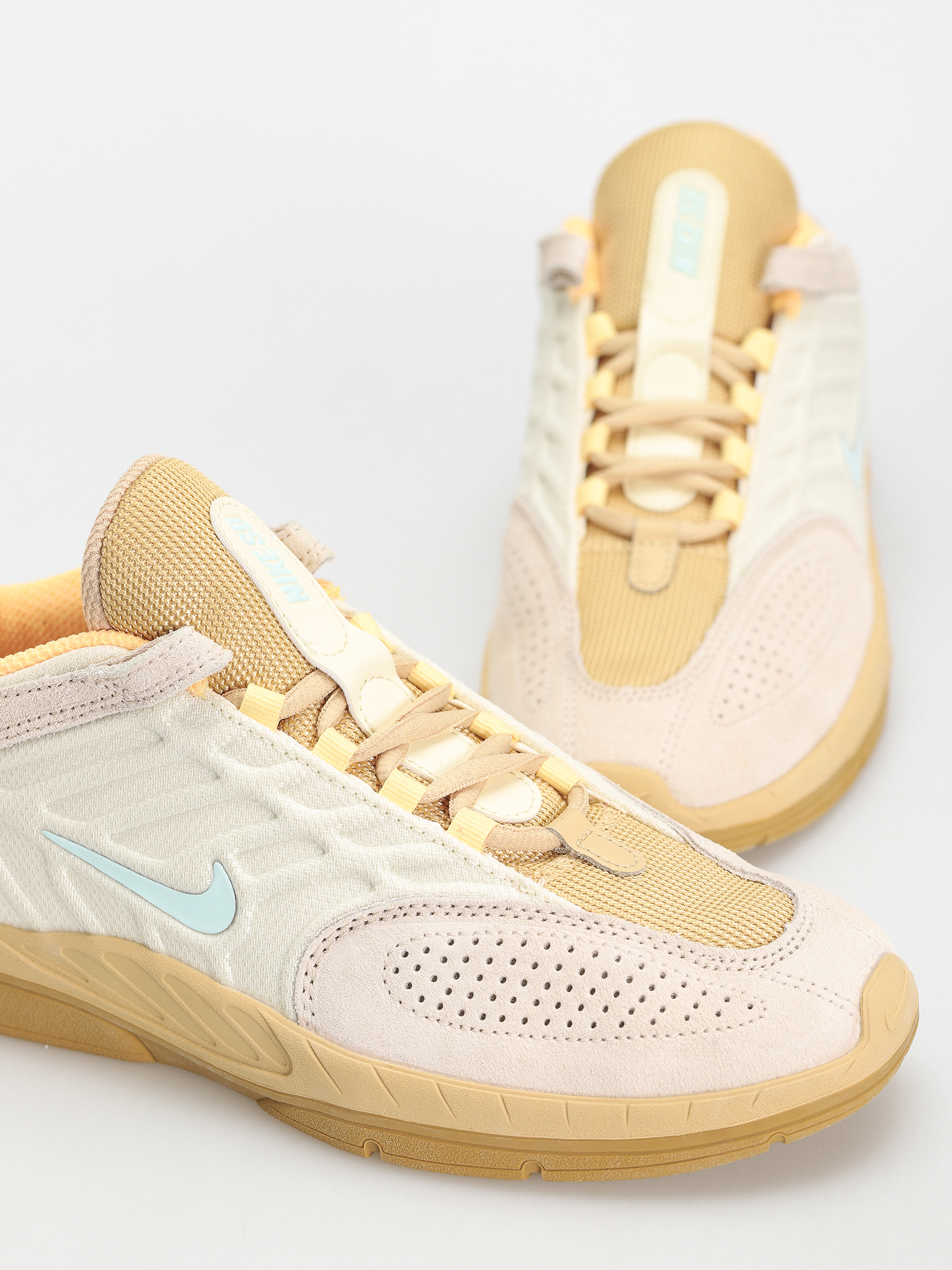 Buty Nike SB Vertebrae Te (coconut milk/jade ice sesame flt gold)