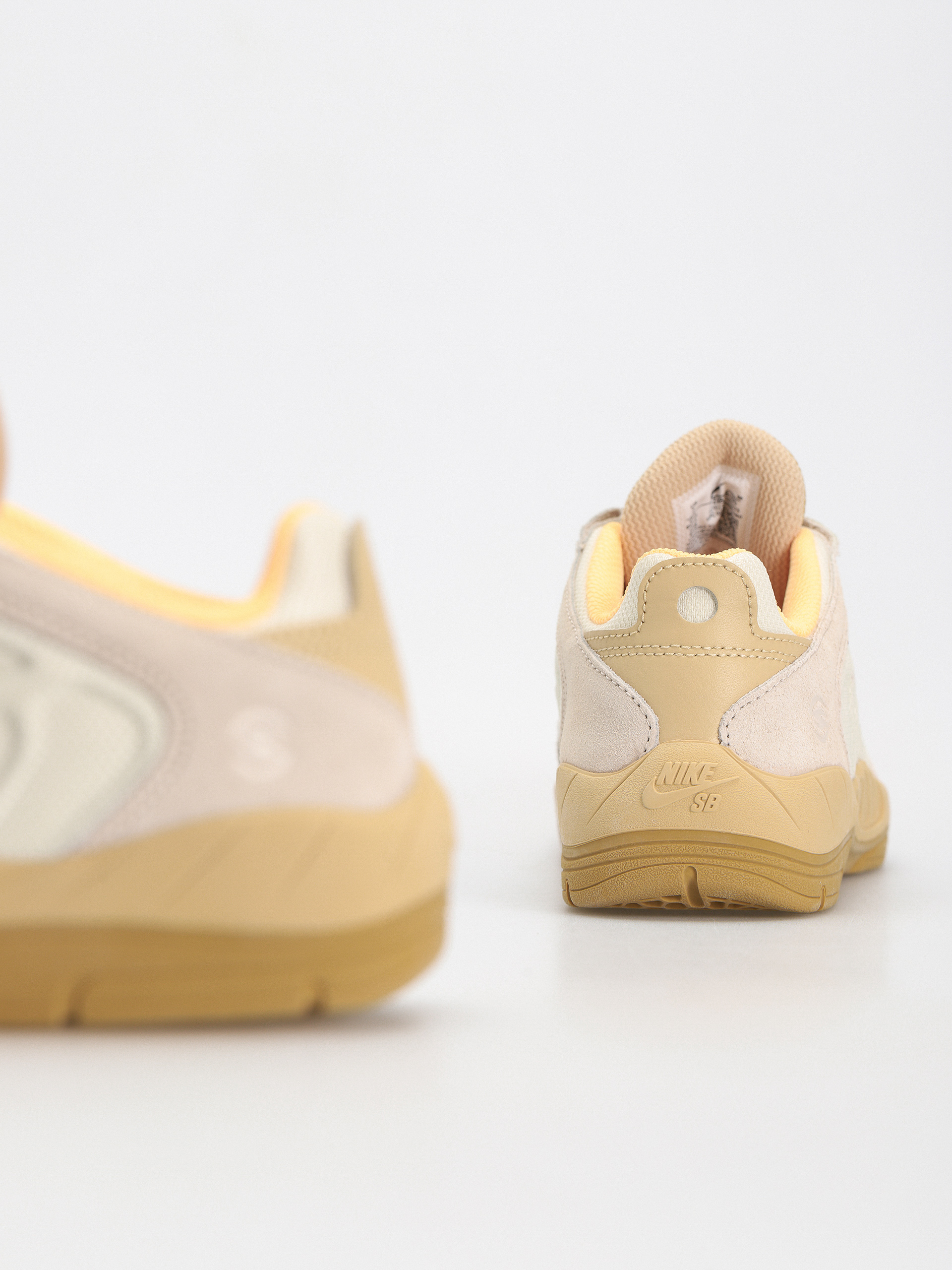 Buty Nike SB Vertebrae Te (coconut milk/jade ice sesame flt gold)