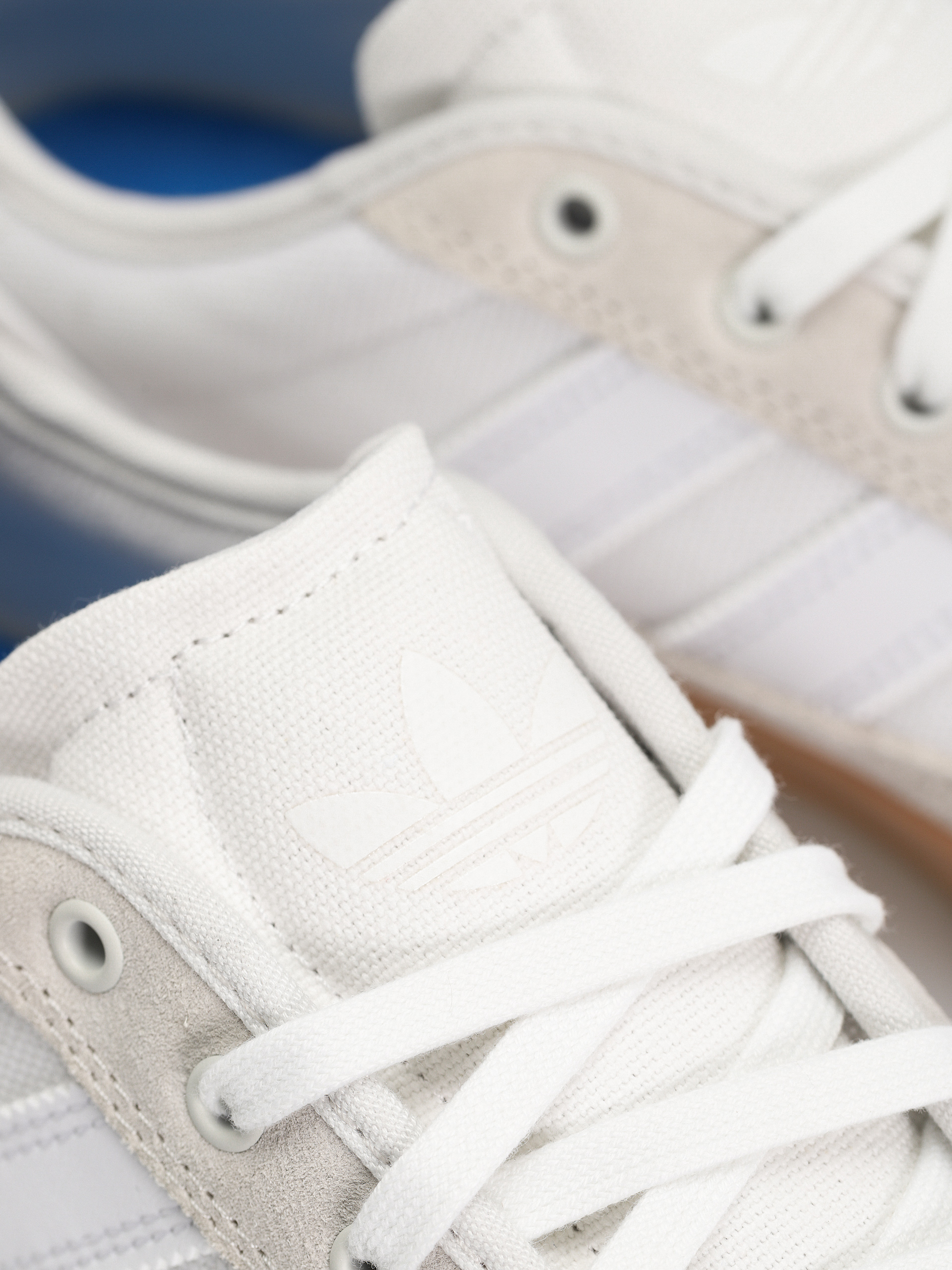 Buty adidas Court TNS Premiere (crywht/ftwwht/gum3)