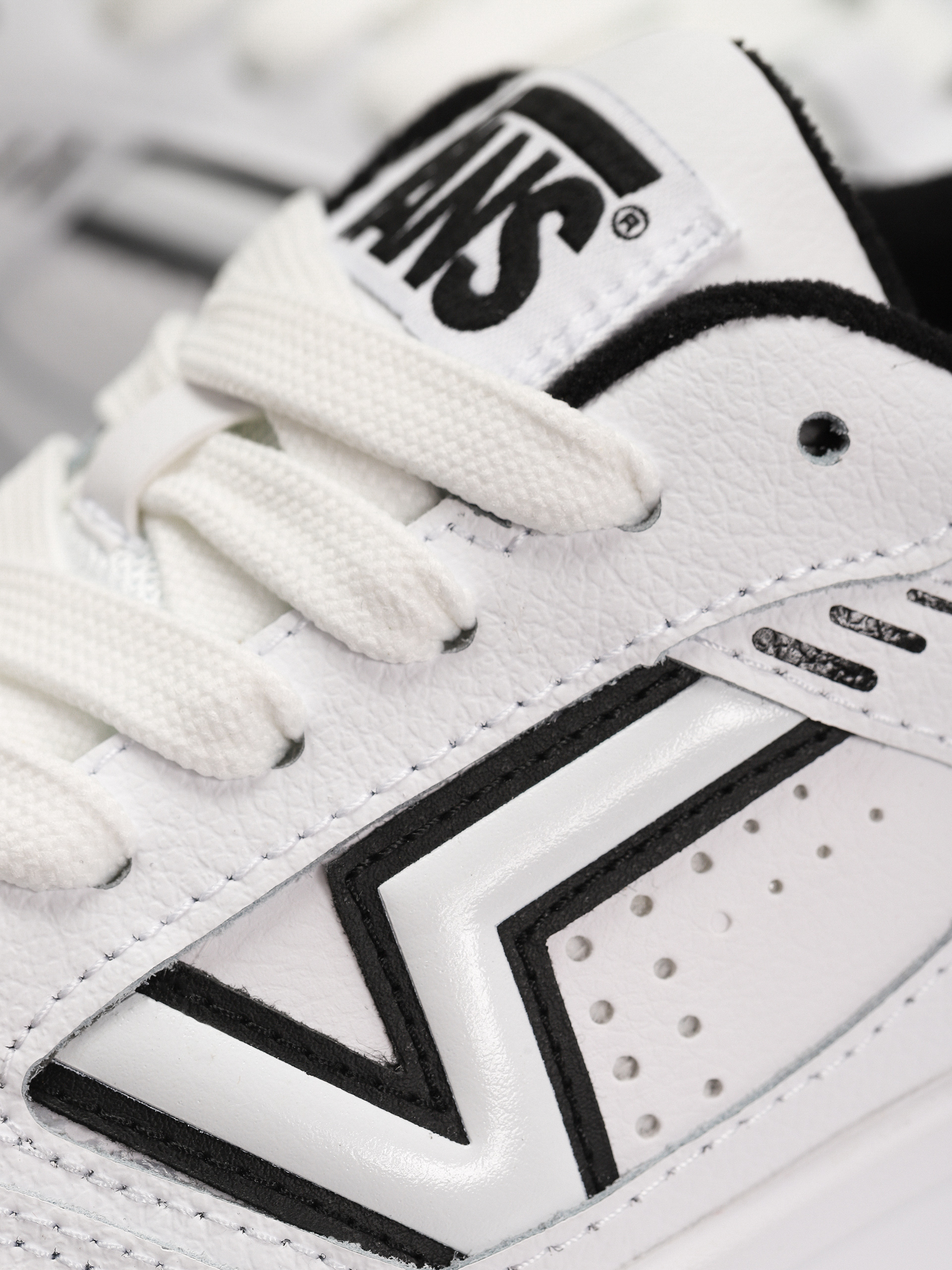 Buty Vans Upland (white/black)