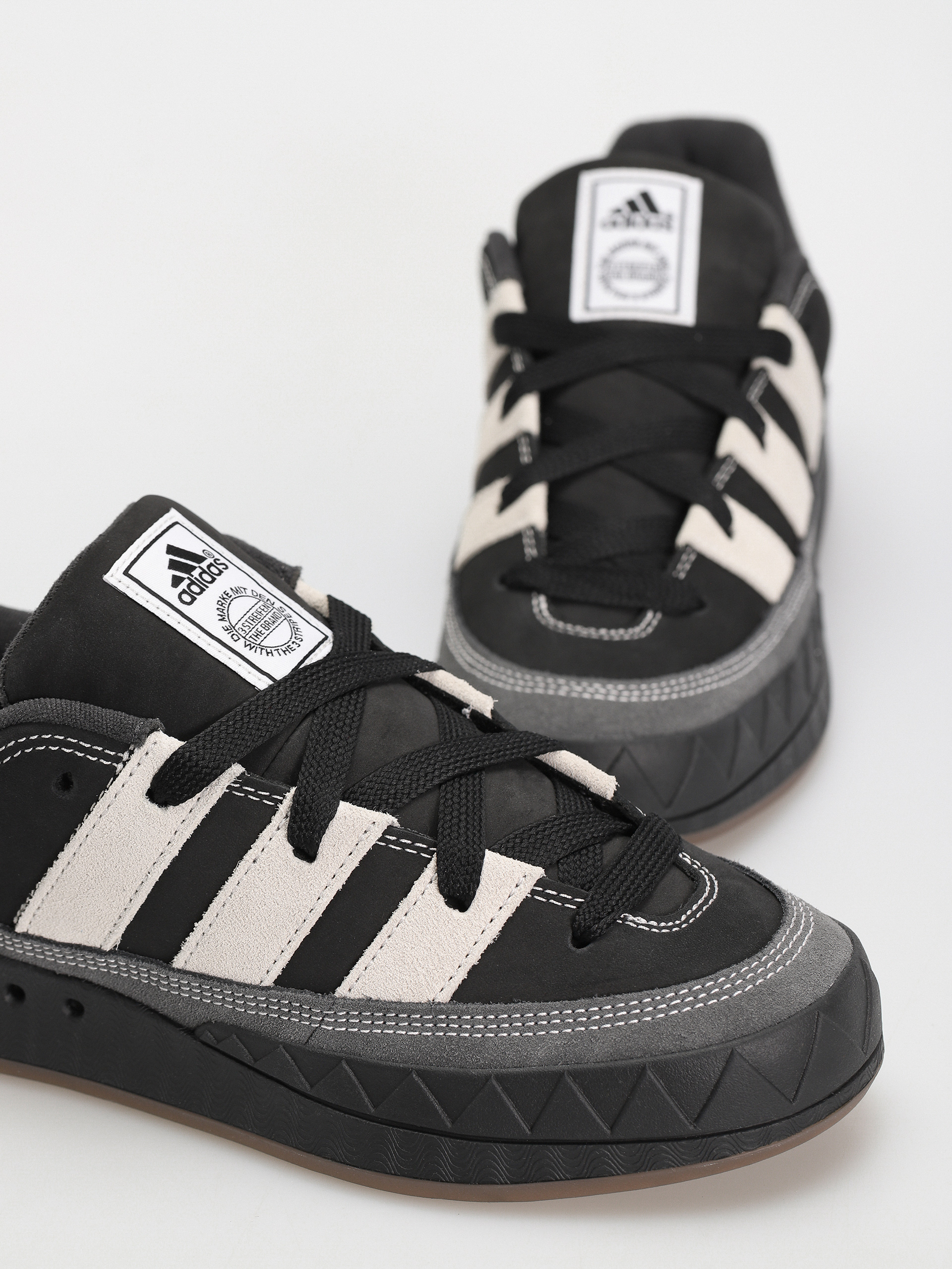 Buty adidas Adimatic (cblack/ftwwht/carbon)