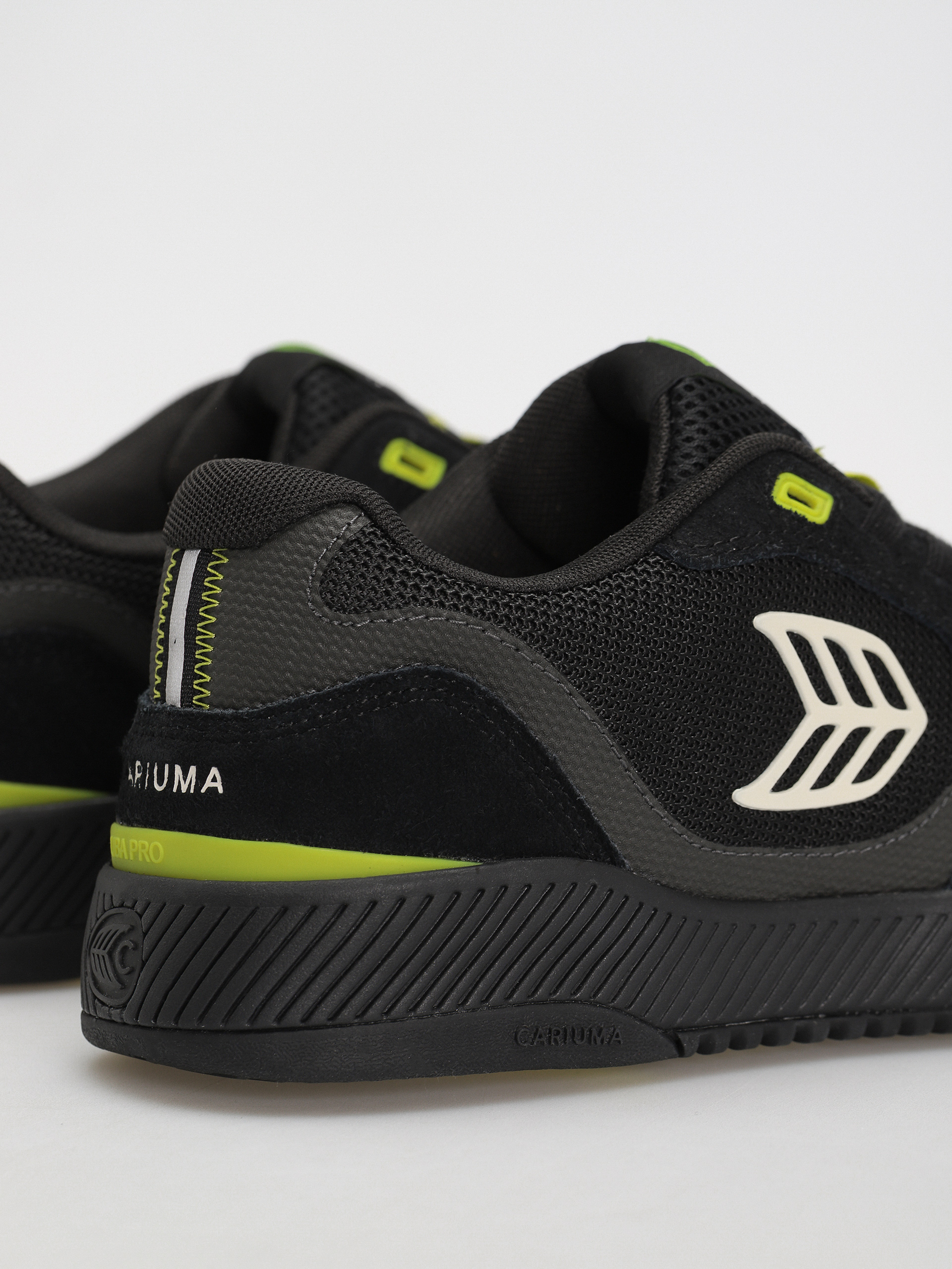Buty Cariuma UBA PRO (all black/green & off white)