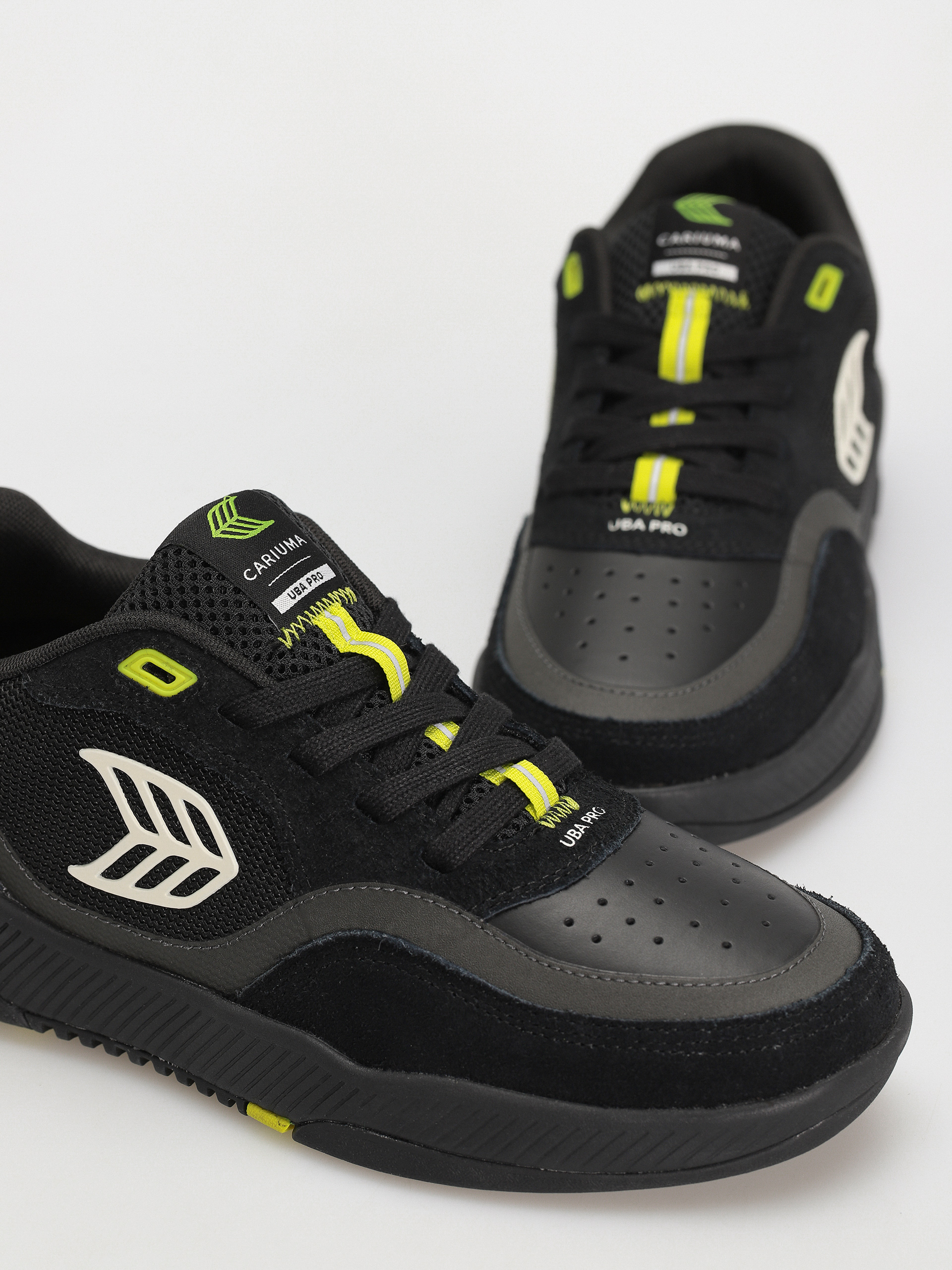 Buty Cariuma UBA PRO (all black/green & off white)