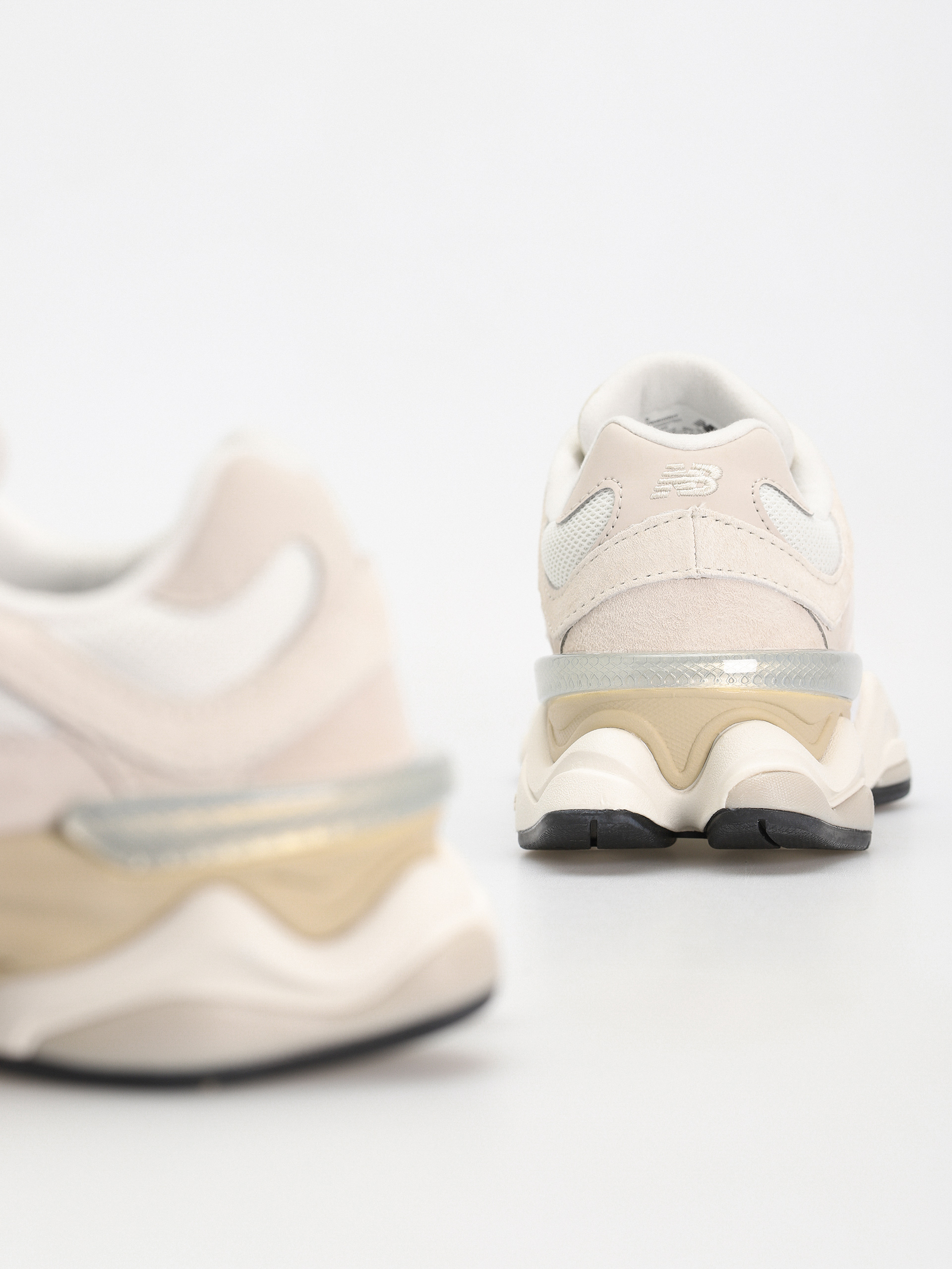 Buty New Balance 9060 (sea salt moonbeam)