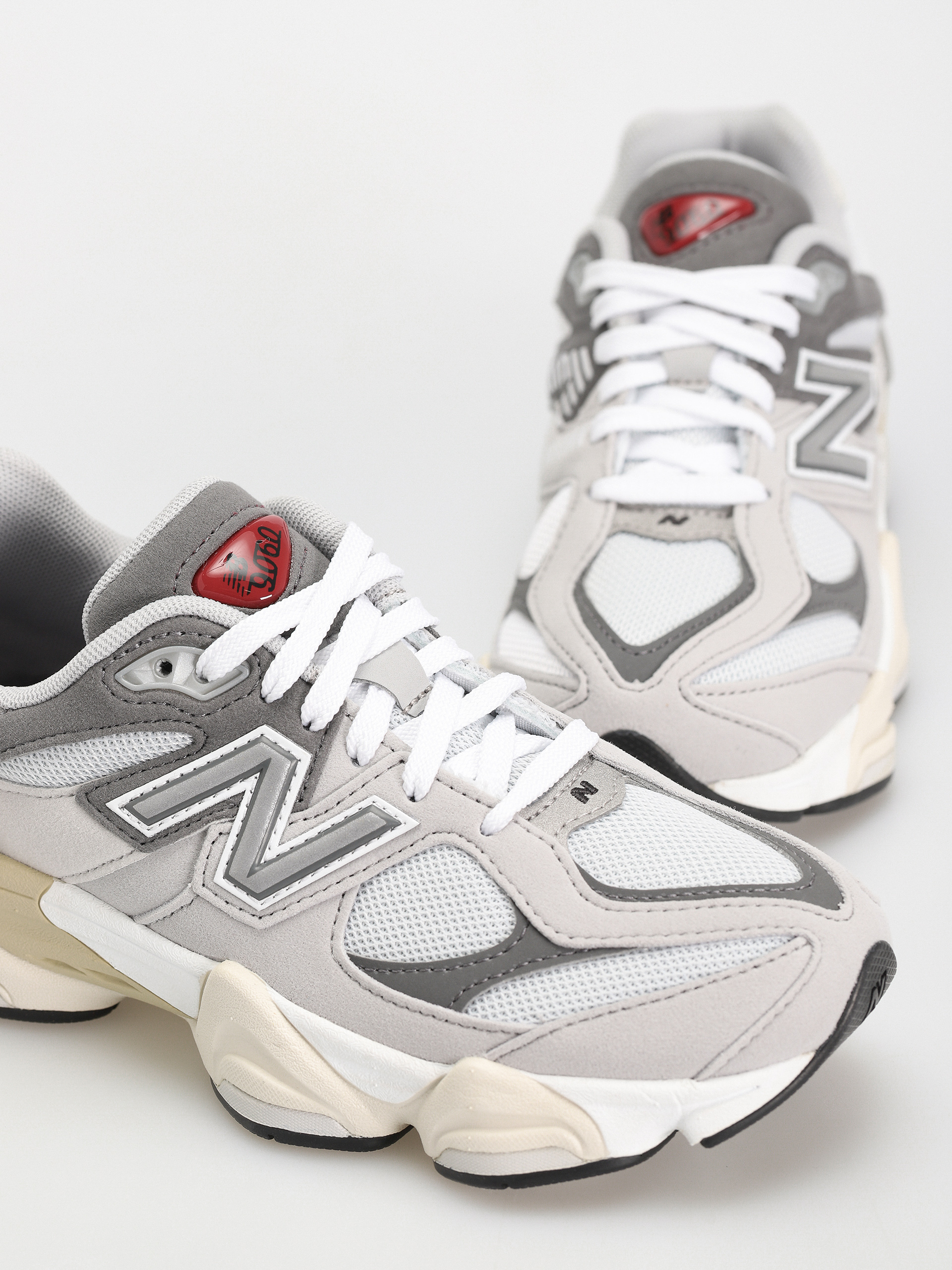 Buty New Balance 9060 JR (raincloud)