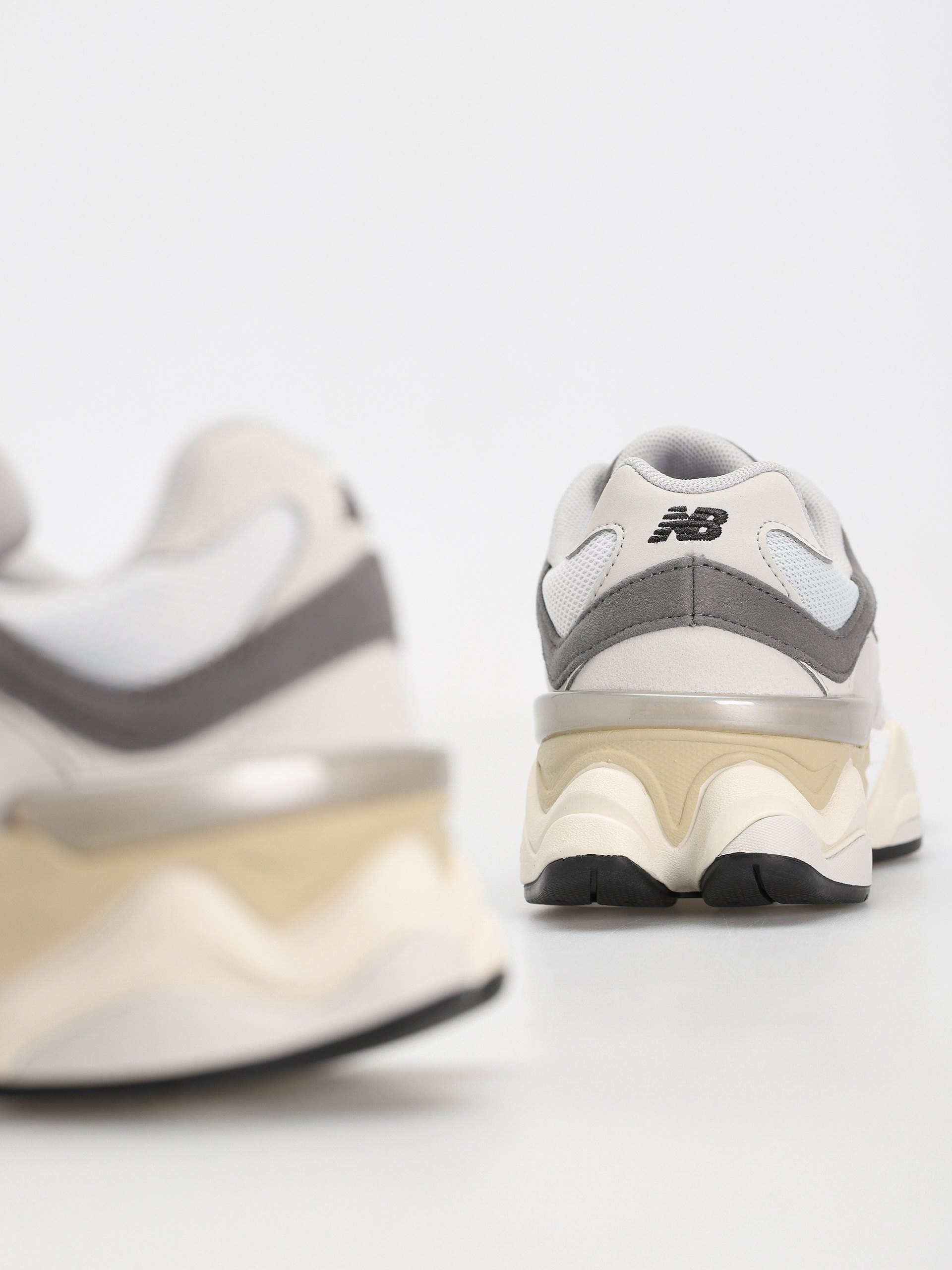Buty New Balance 9060 JR (raincloud)