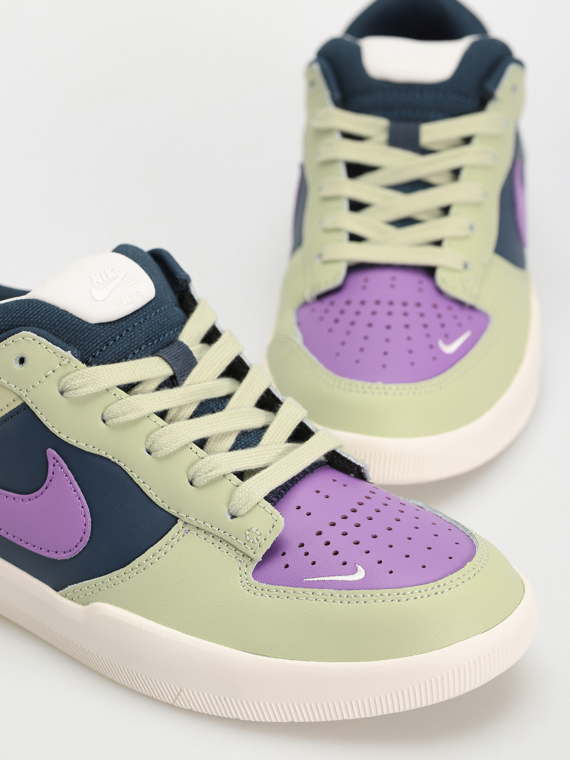 Buty Nike SB Force 58 Premium (olive aura/black raspberry armory navy)