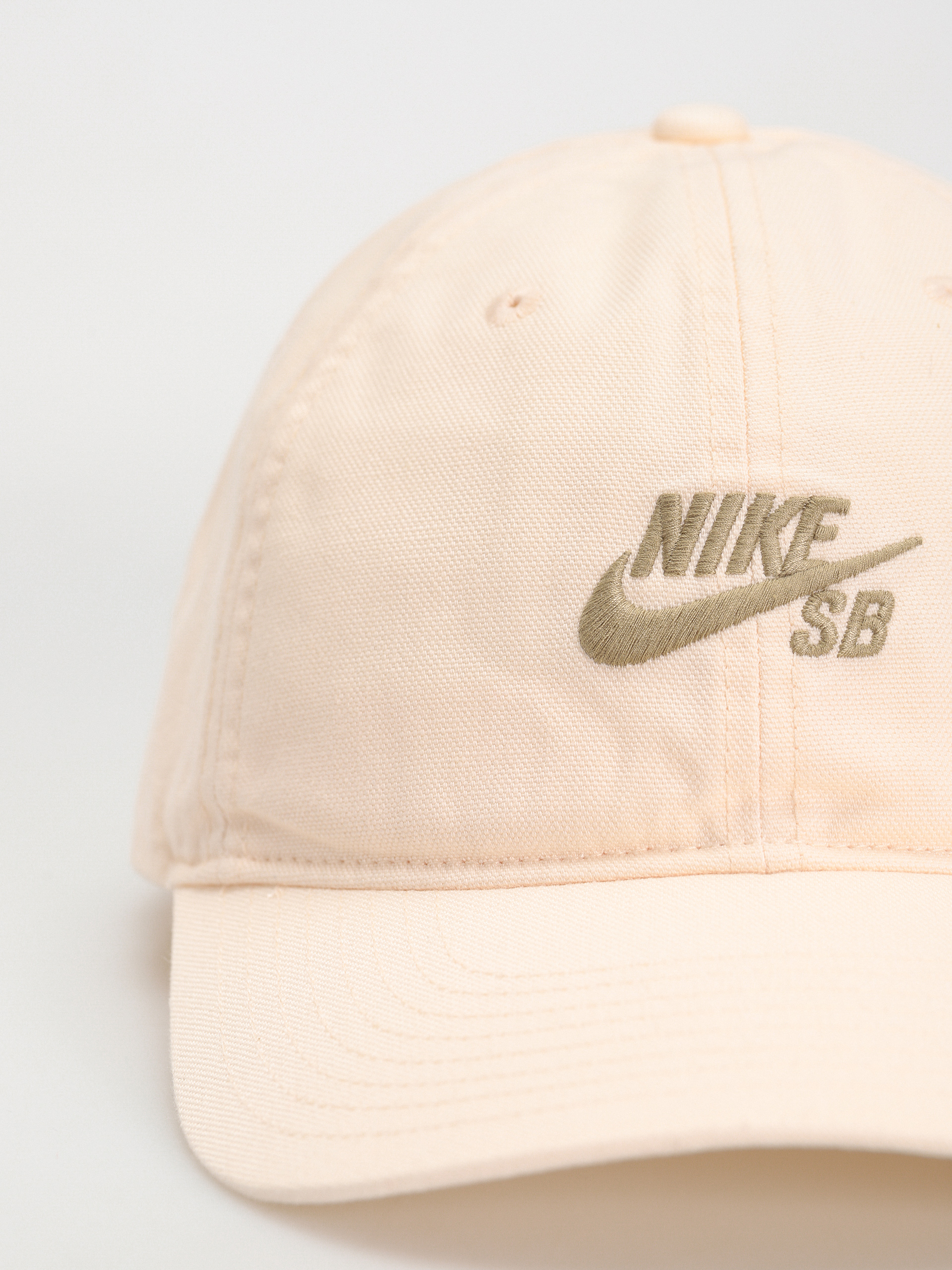 Czapka z daszkiem Nike SB Club (guava ice/neutral olive)