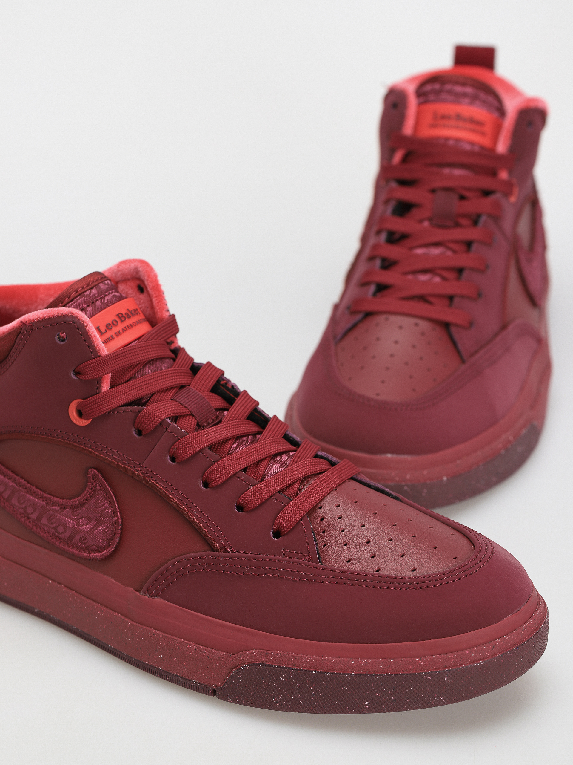 Buty Nike SB React Leo Prm (dark beetroot/dark beetroot team red)