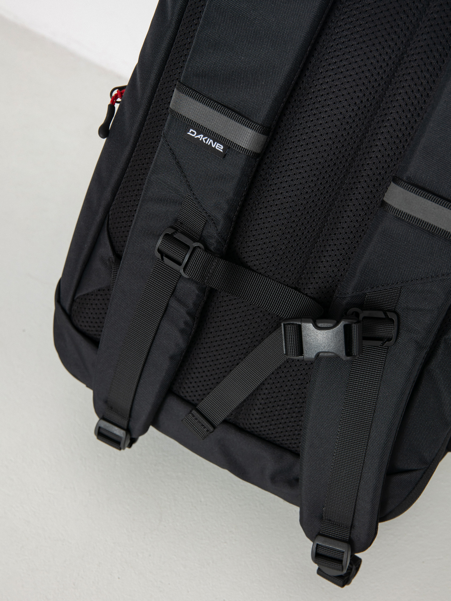 Plecak Dakine X Independent  Mission Street Pack Dlx 32L (black)
