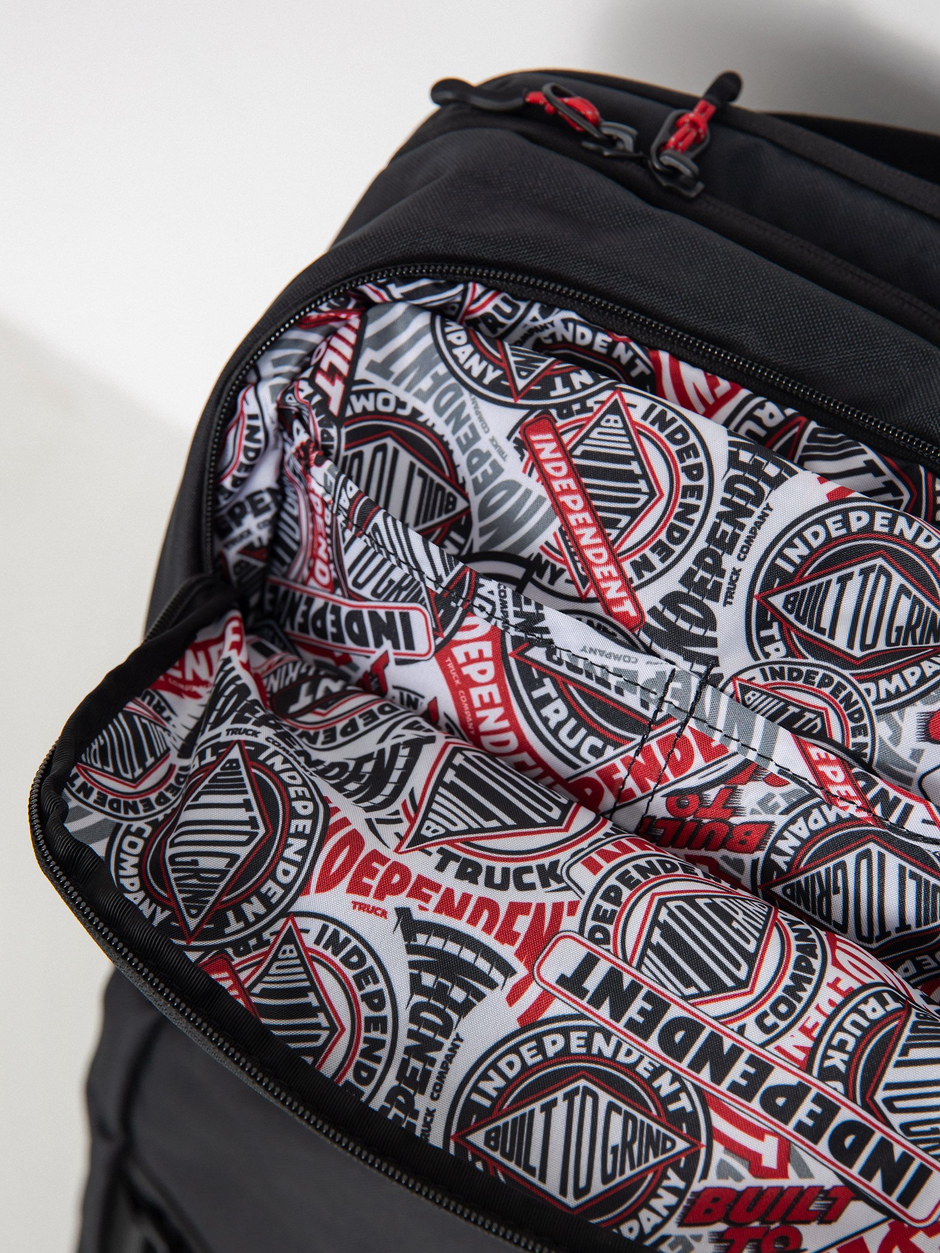 Plecak Dakine X Independent  Mission Street Pack Dlx 32L (black)