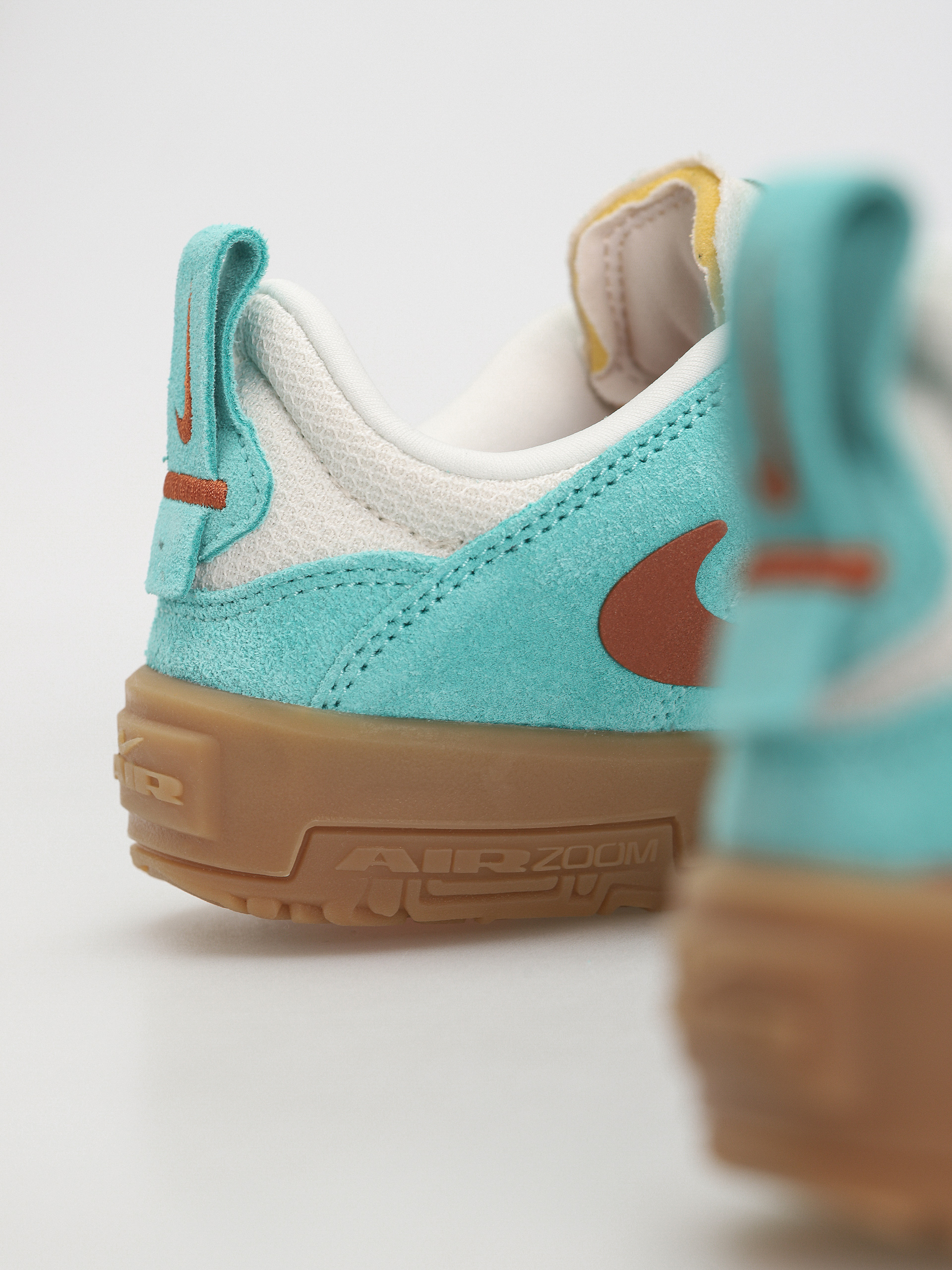 Buty Nike SB Day One JR (green frost/dark russet phantom)