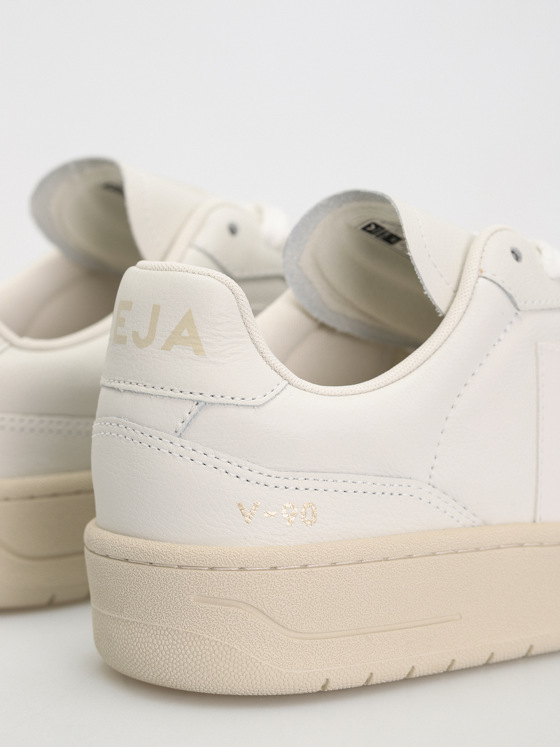 Buty Veja V-90 (extra white)