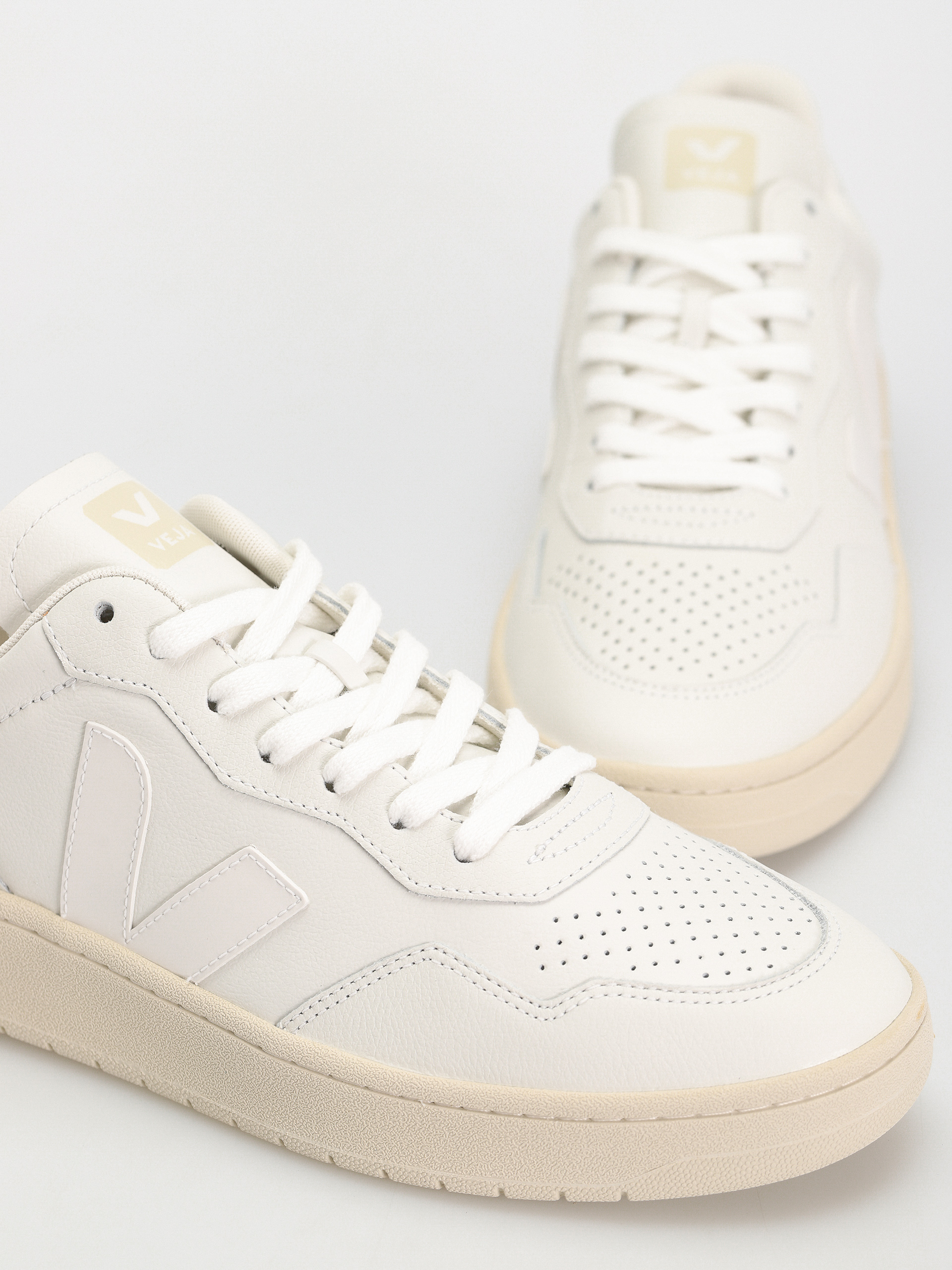 Buty Veja V-90 (extra white)