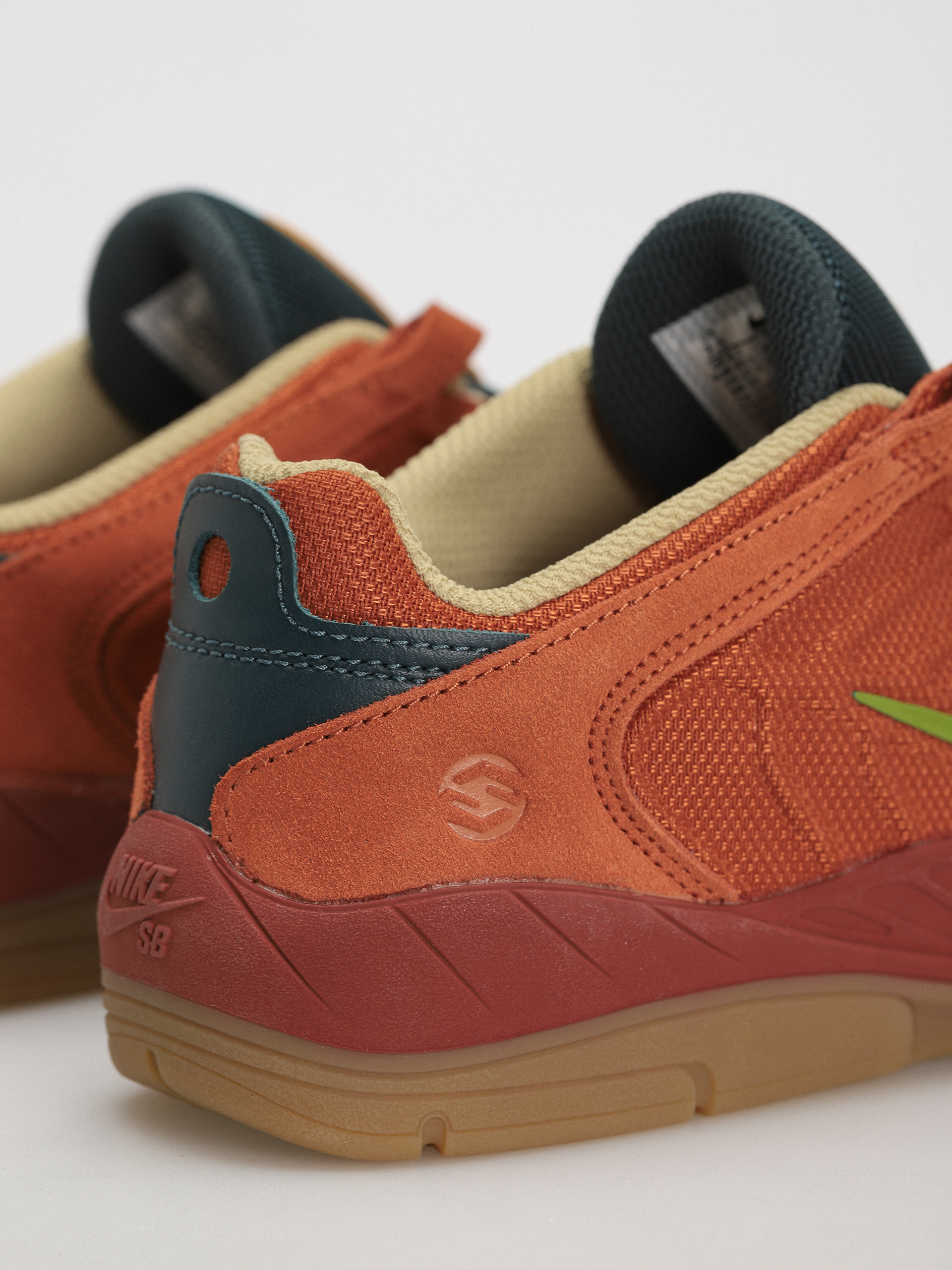 Buty Nike SB Vertebrae Te (dark russet/pear desert orange)