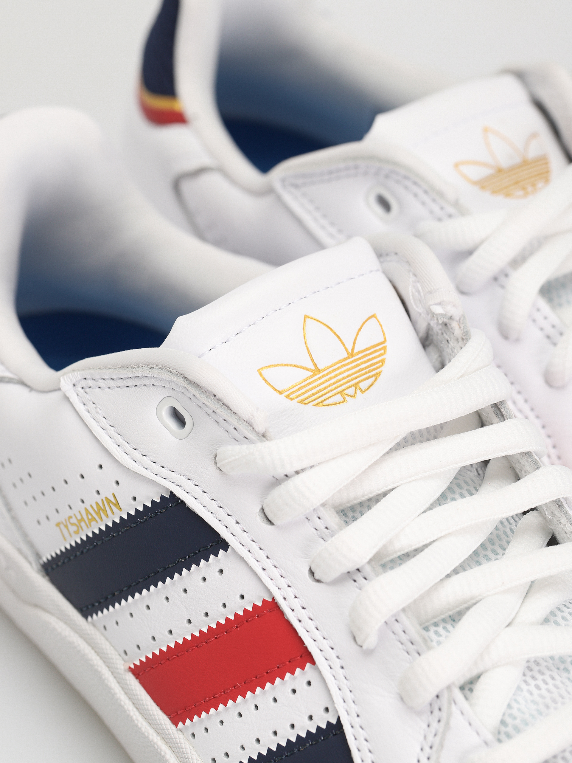 Buty adidas Tyshawn LOW (ftwwht/betsca/goldmt)