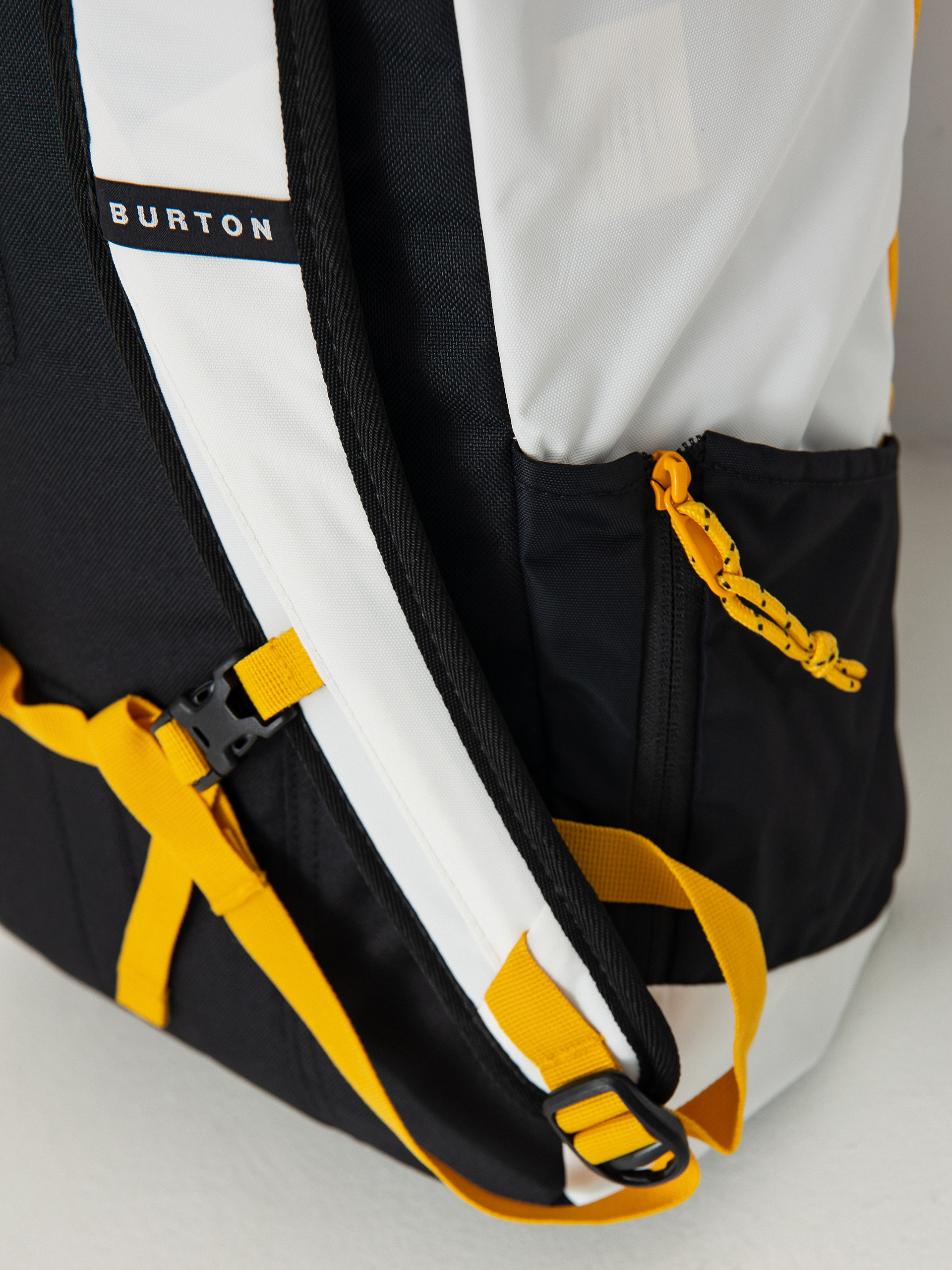 Plecak Burton Kilo 2.0 27L (stout white/goldenrod/true black)