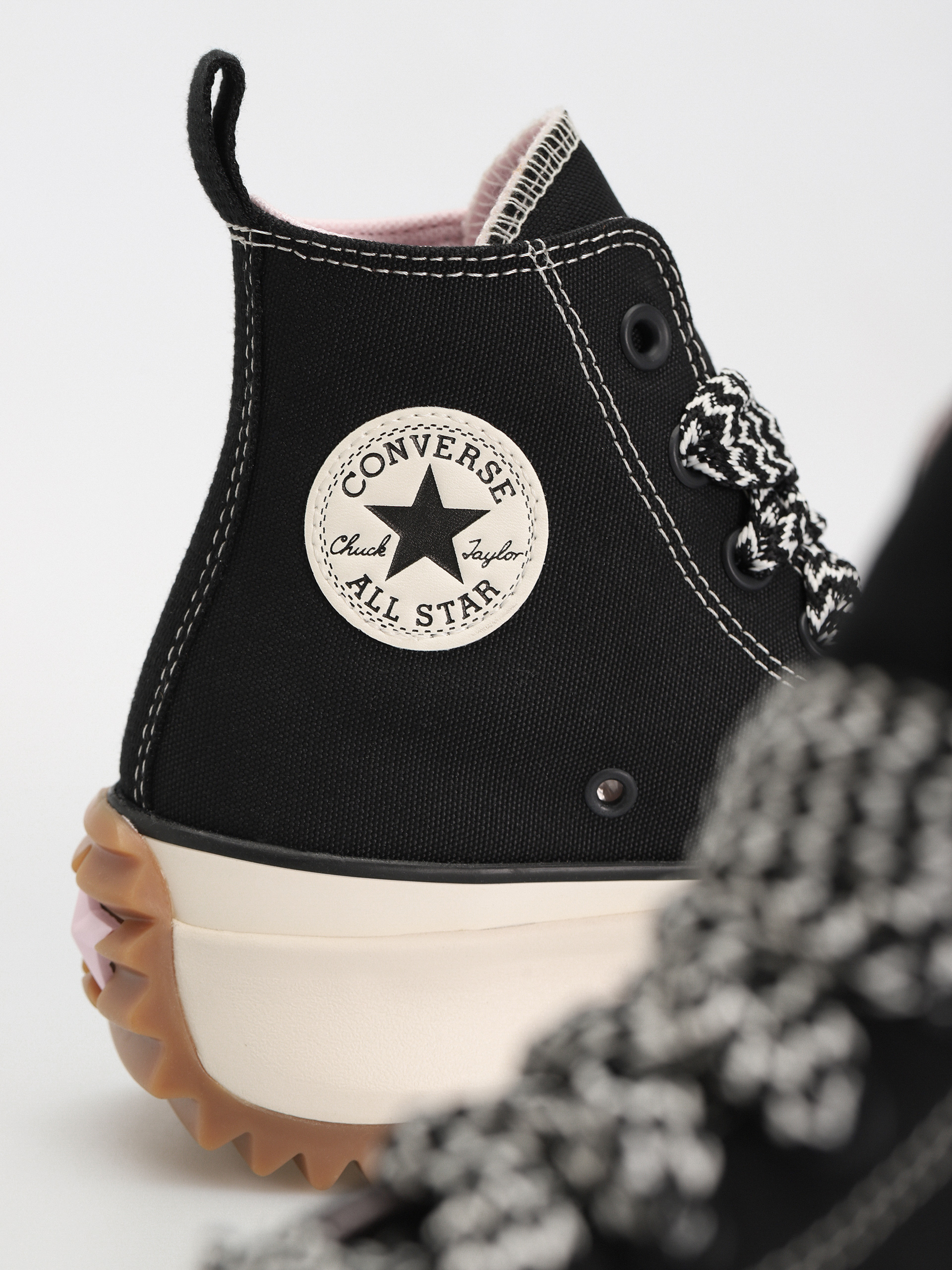 Buty Converse Run Star Hike Hi (black/pink foam/egret)