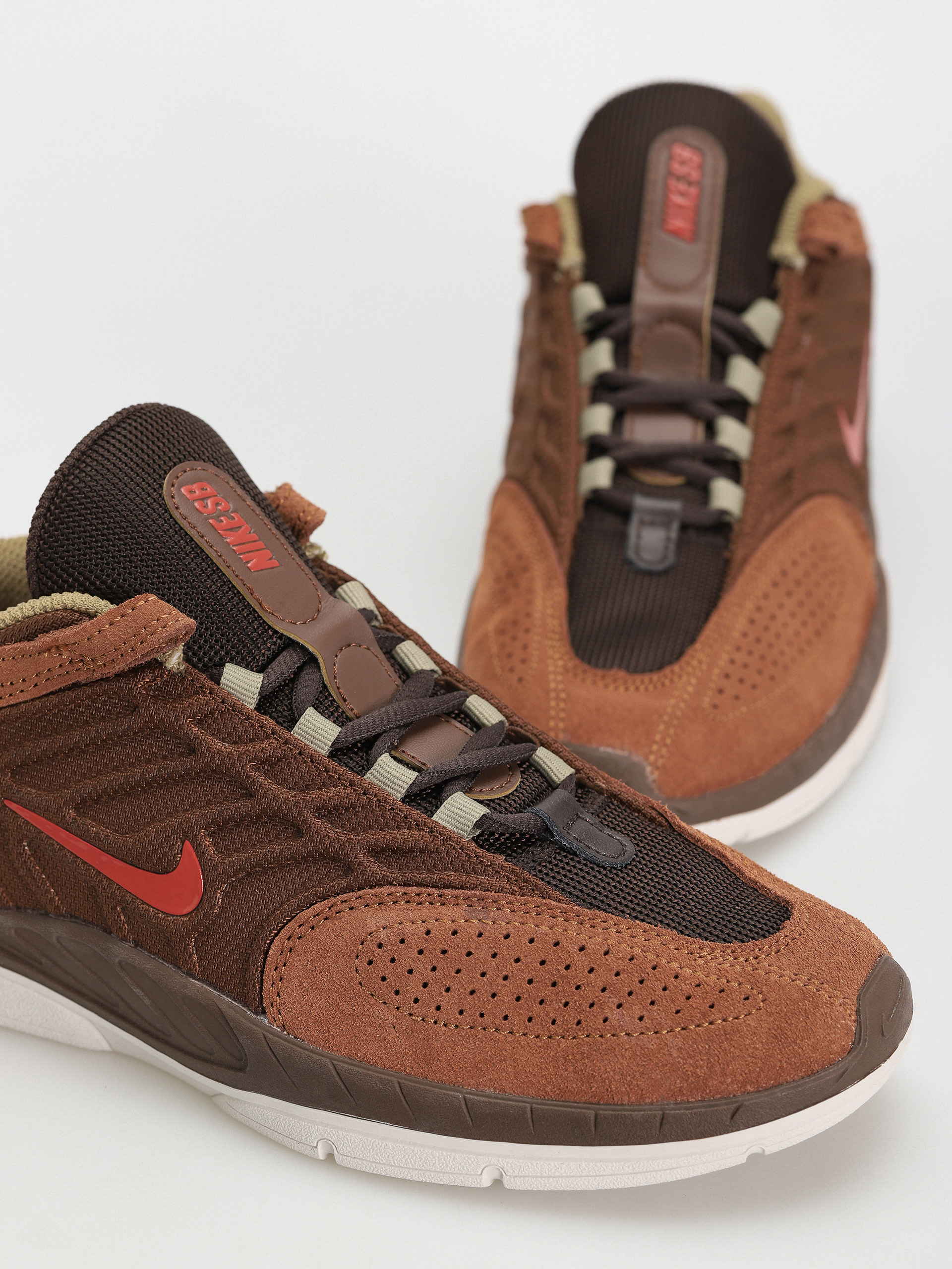 Buty Nike SB Vertebrae (cacao  wow/dragon red lt british tan)
