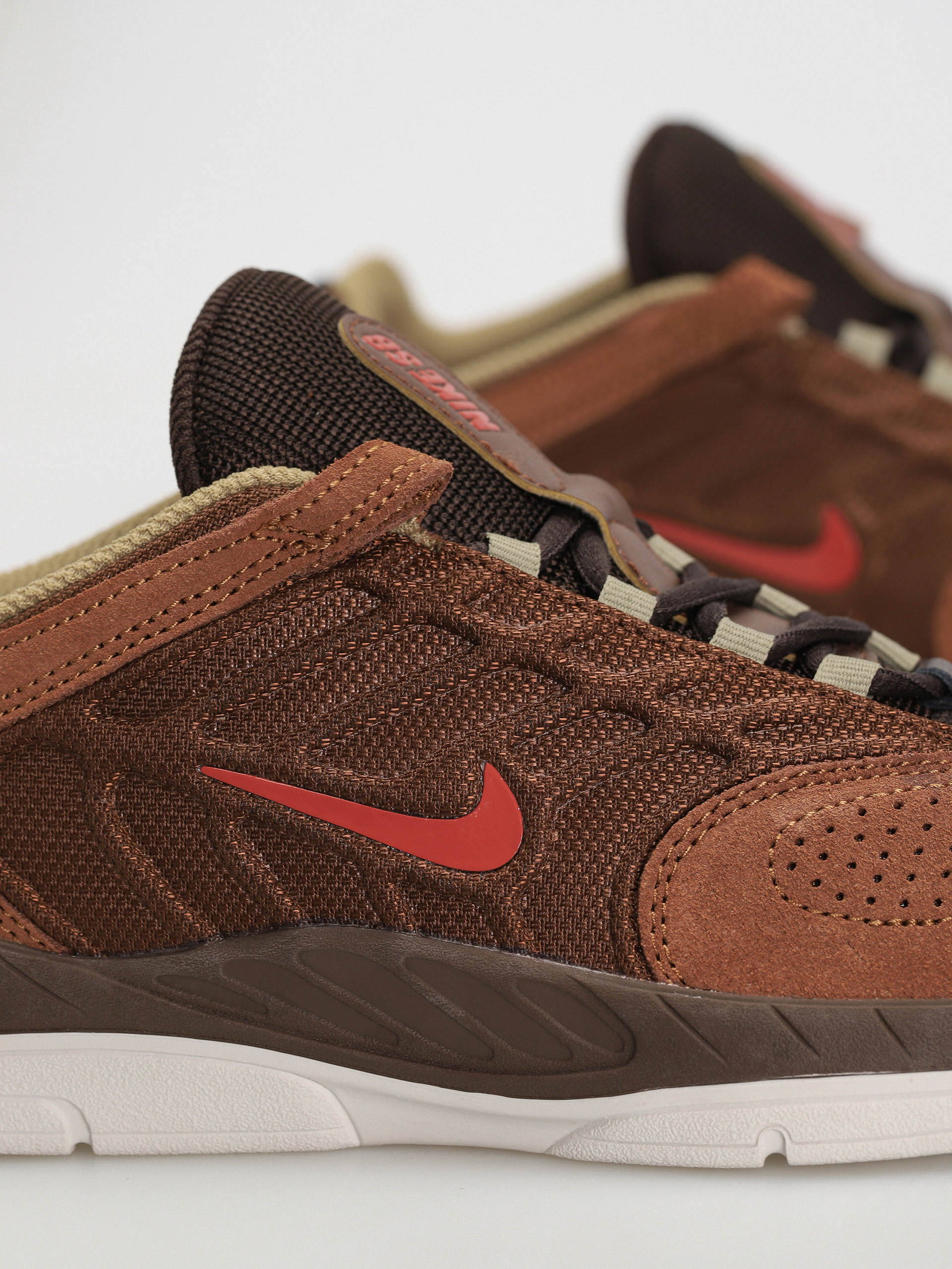 Buty Nike SB Vertebrae (cacao  wow/dragon red lt british tan)