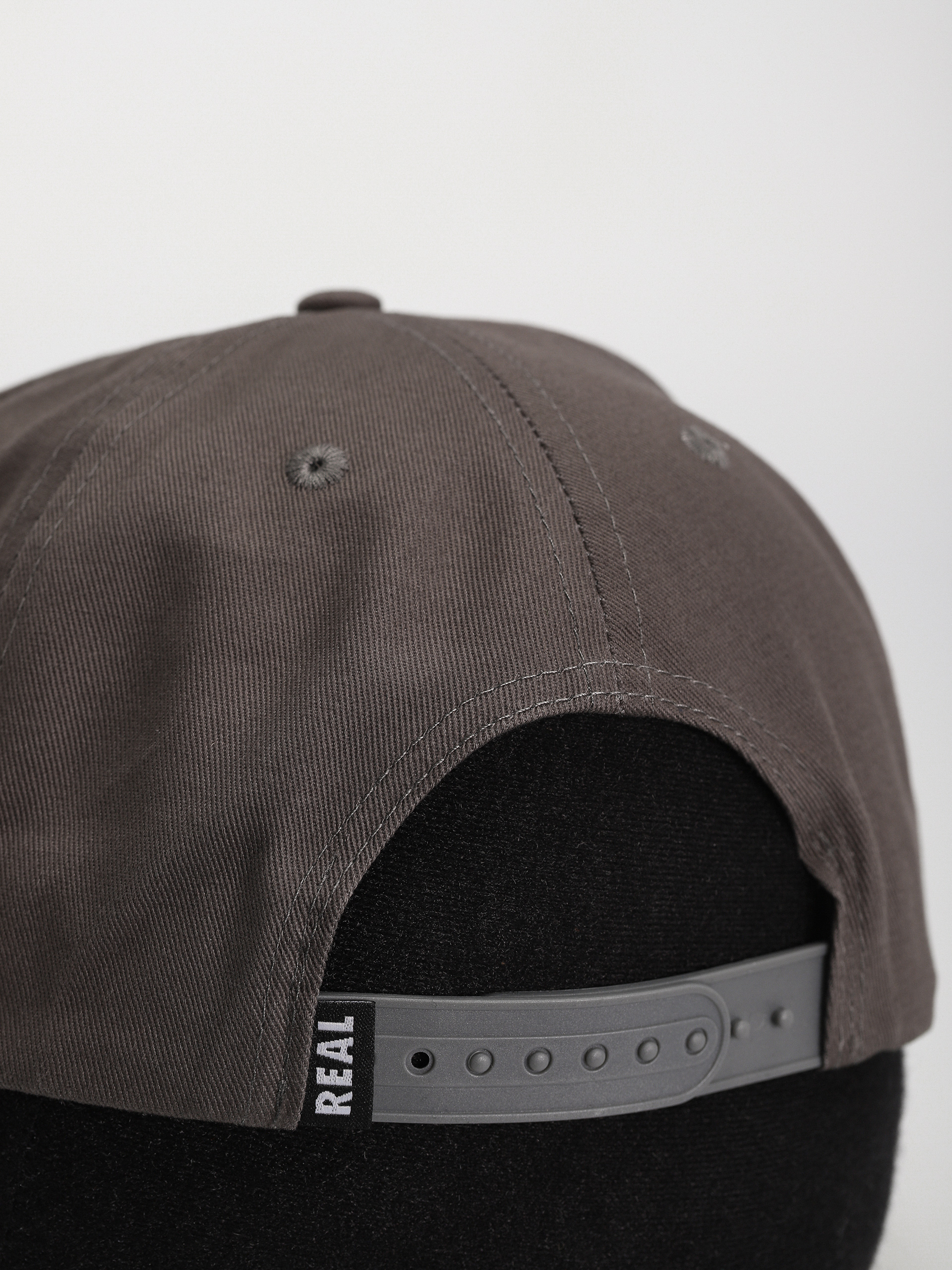 Czapka z daszkiem Real Oval Emb Snap (charcoal)
