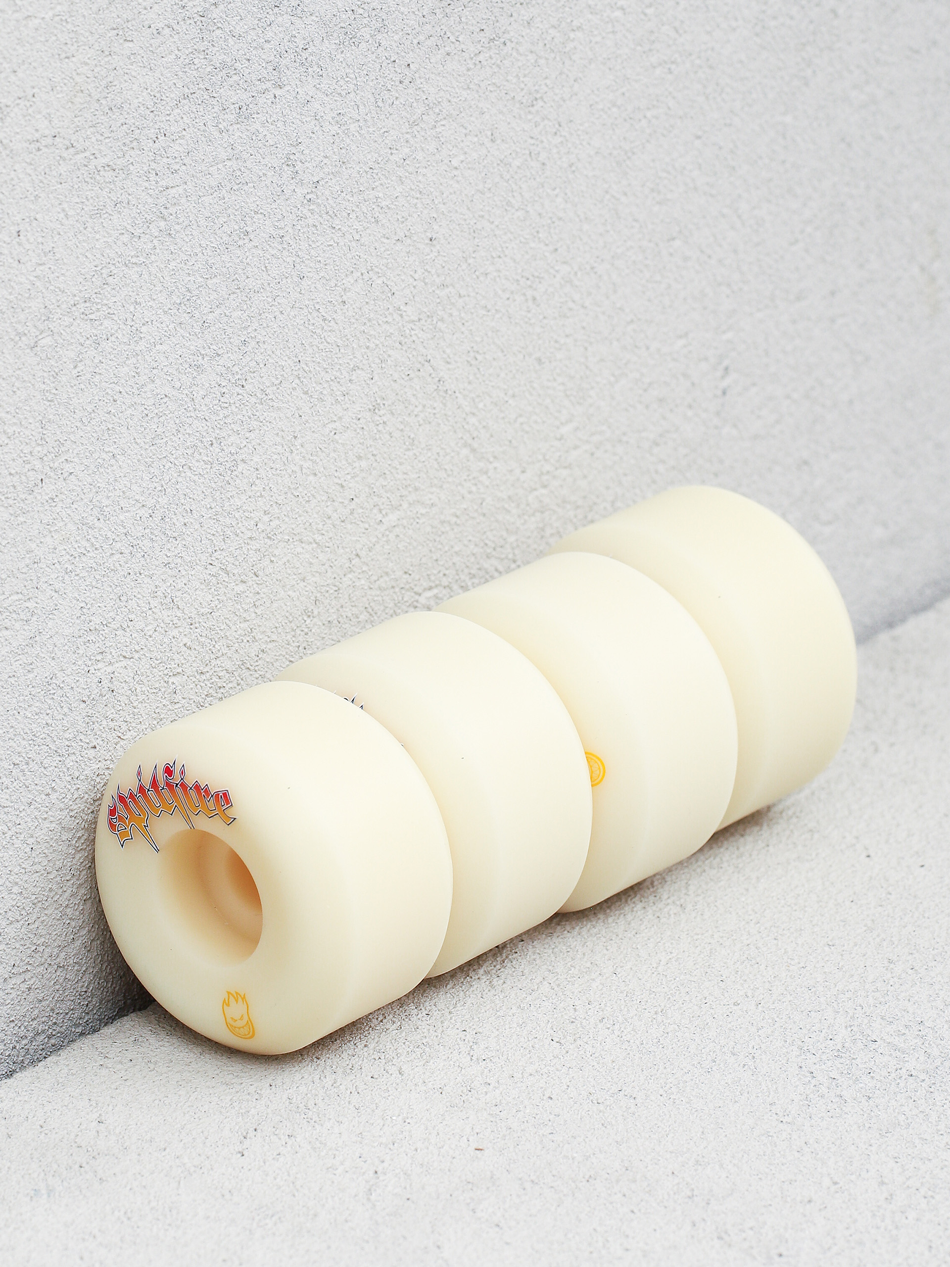 Kółka Spitfire Formula Four 99D Venom Script Conical Full (natural)