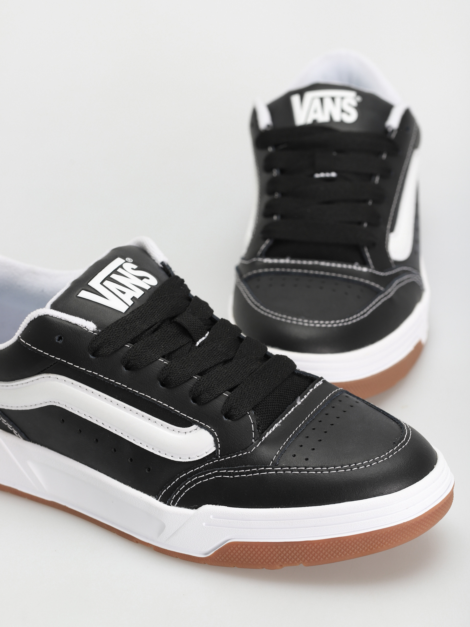 Buty Vans Hylane (black/white/gum)