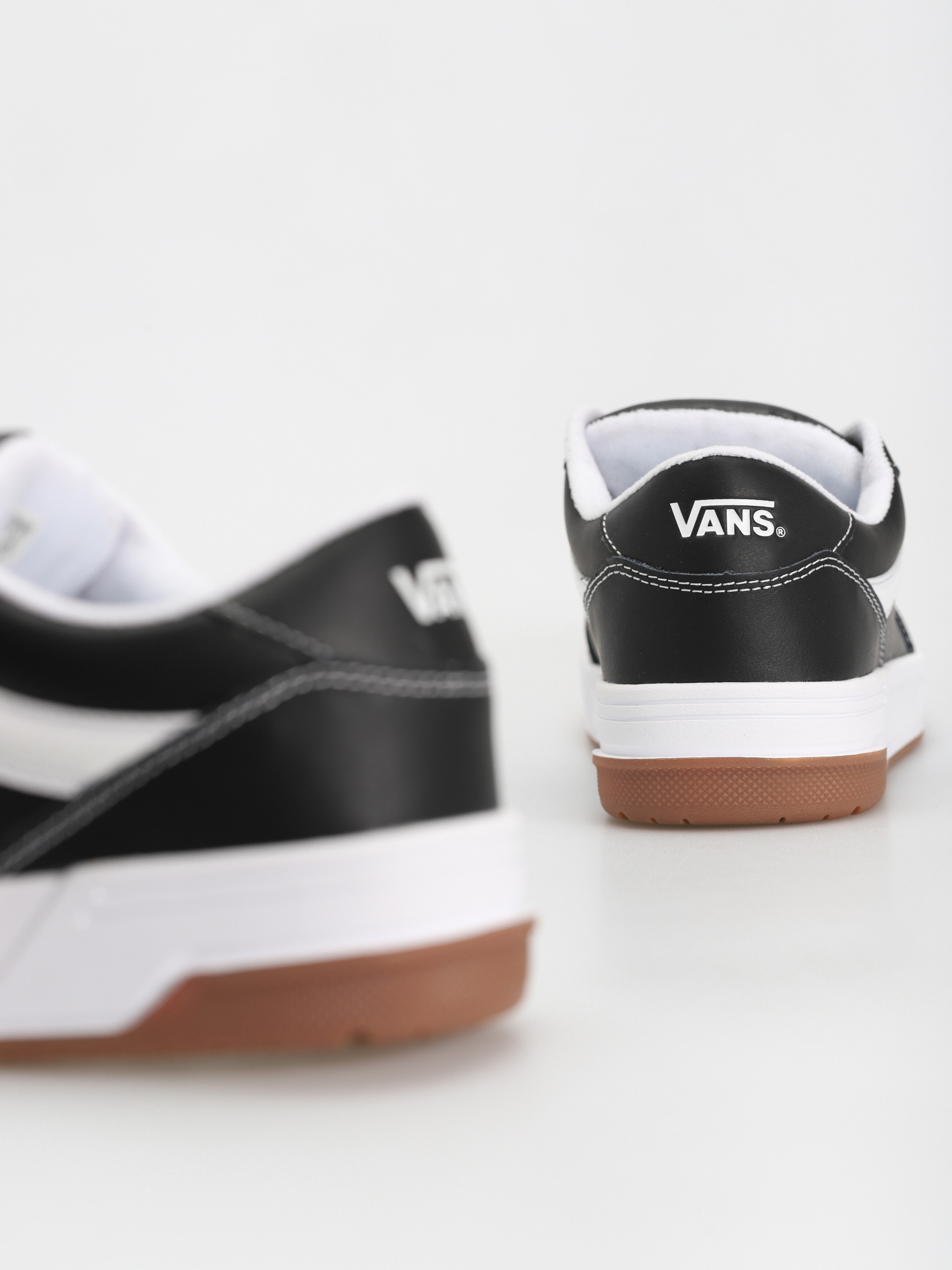 Buty Vans Hylane (black/white/gum)