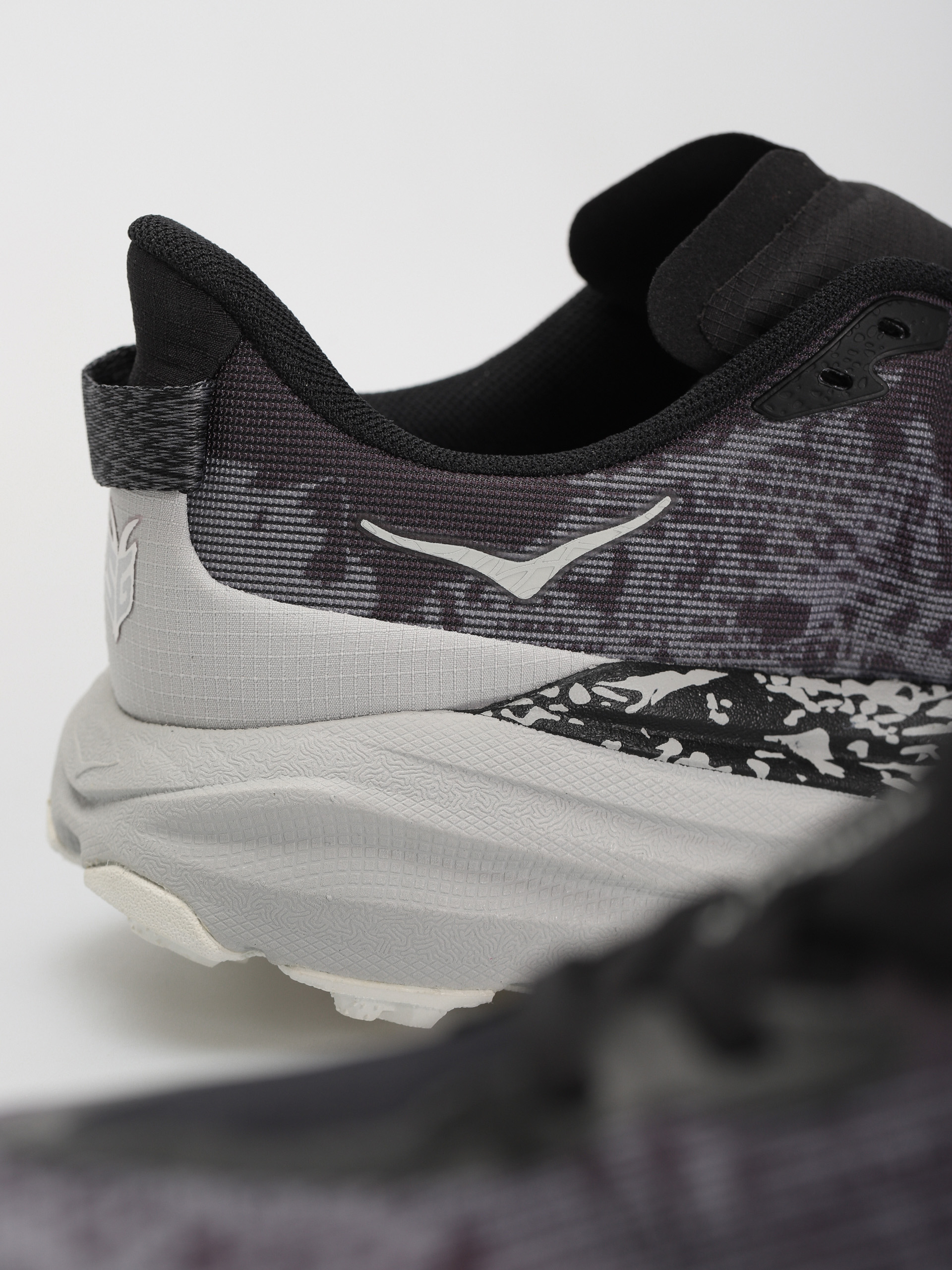 Buty Hoka Speedgoat 6 (black/stardust)