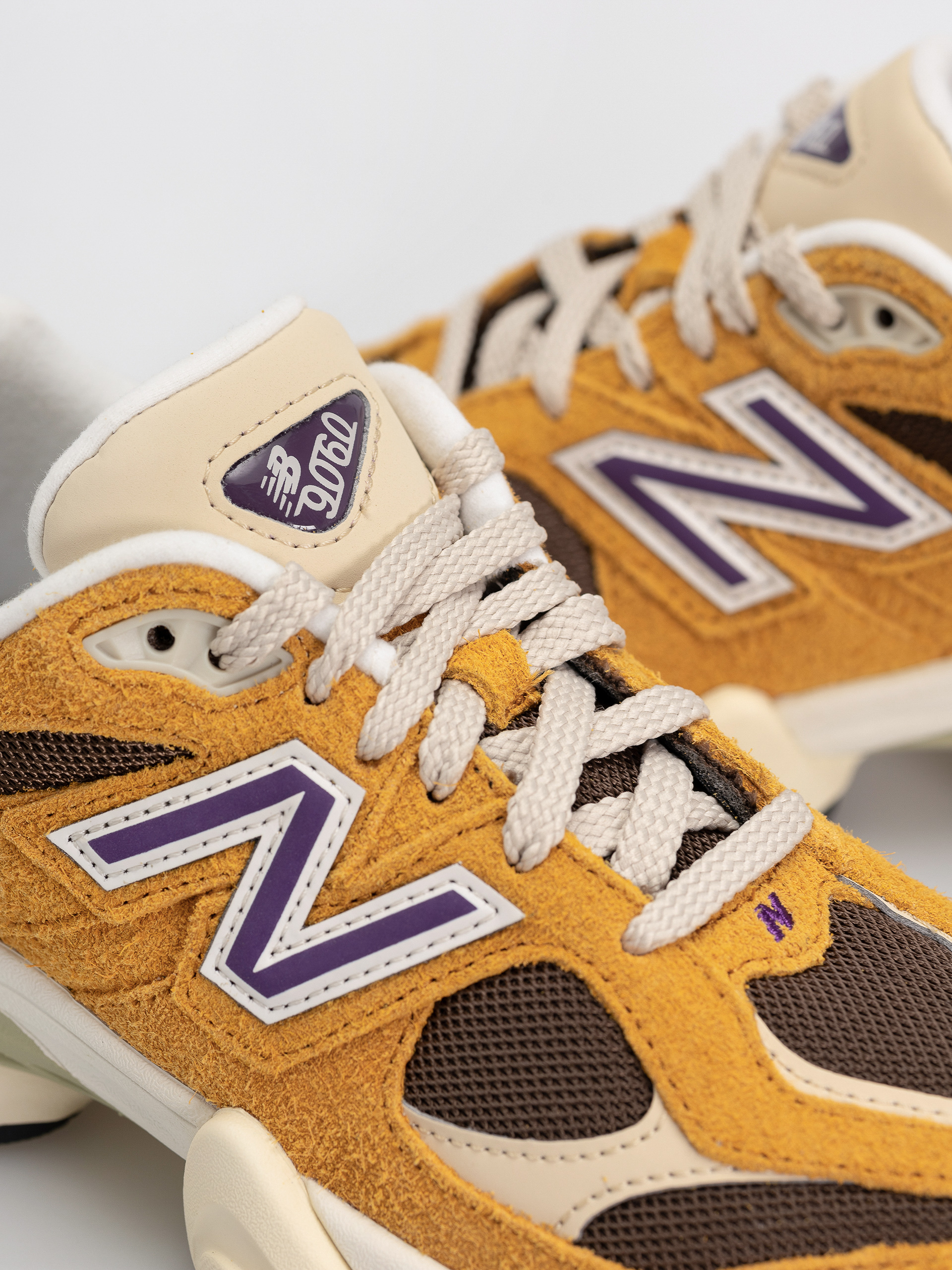 Buty New Balance 9060 (butterscotch)